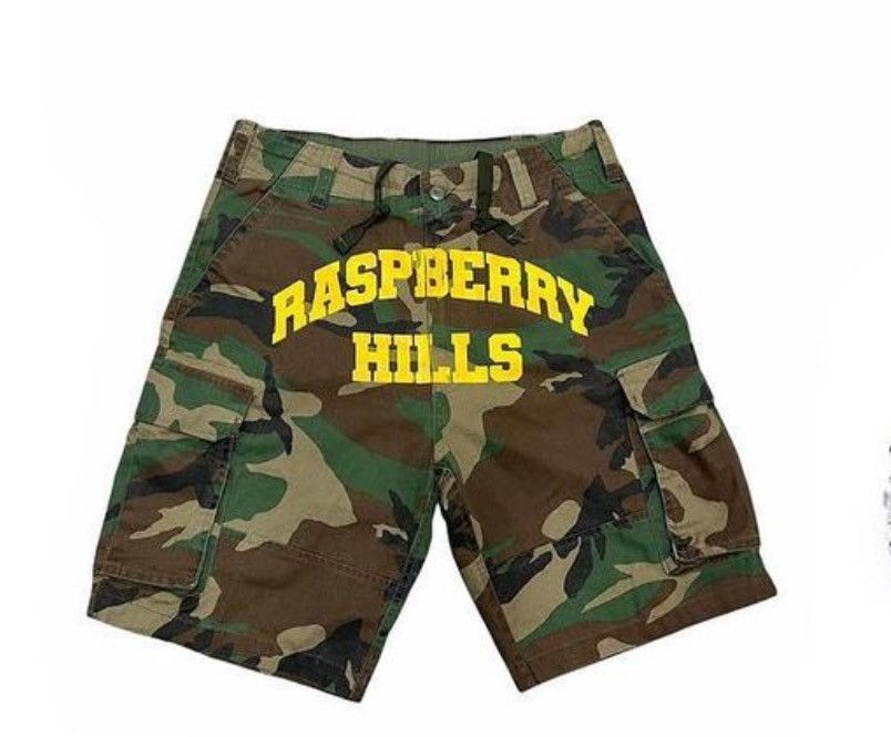 image of The Gv Gallery Thegvgallery Cargo Shorts in Camo, Men's (Size 30)