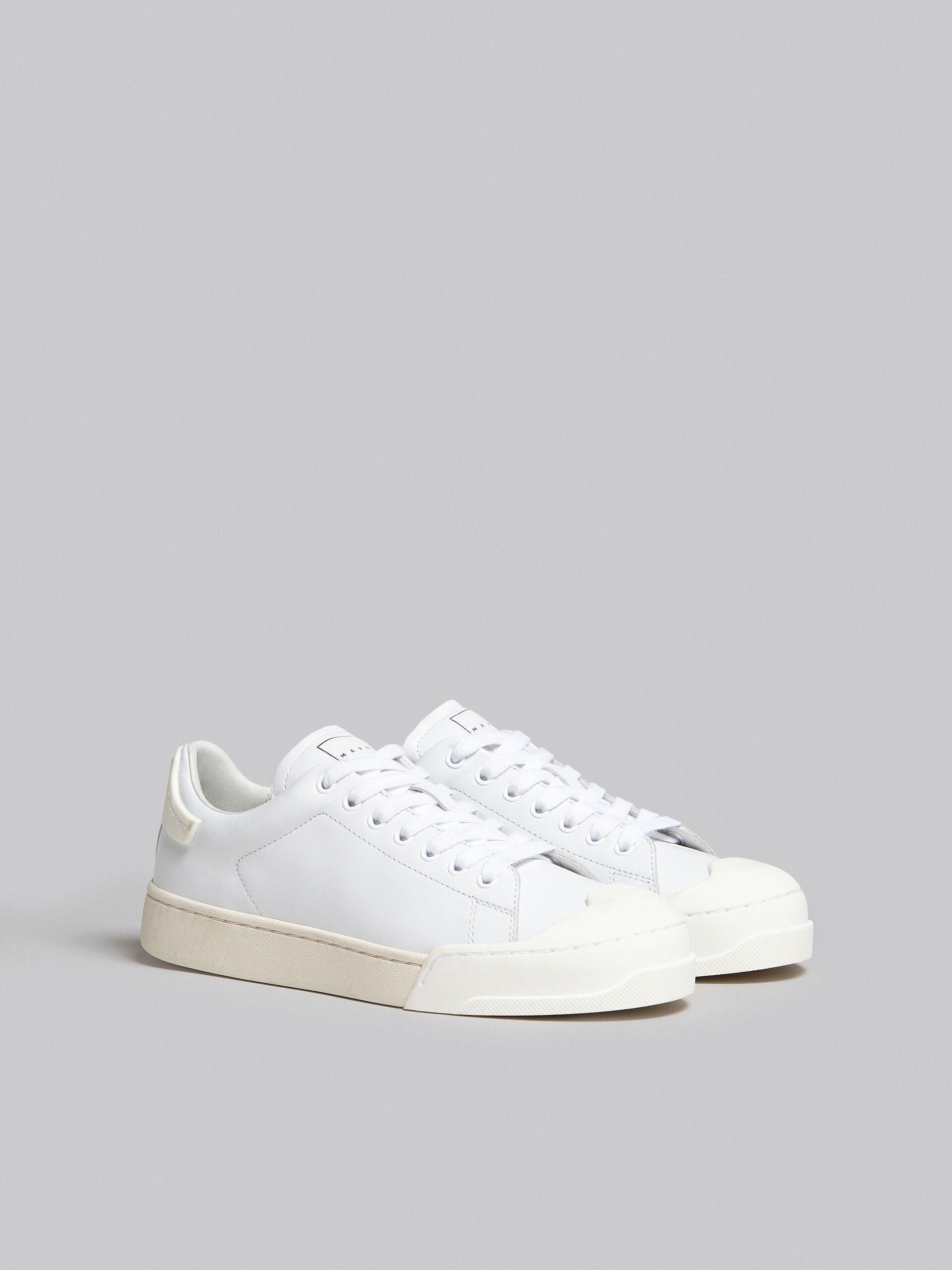 oc11z0525 Dada Bumper Sneakers in White
