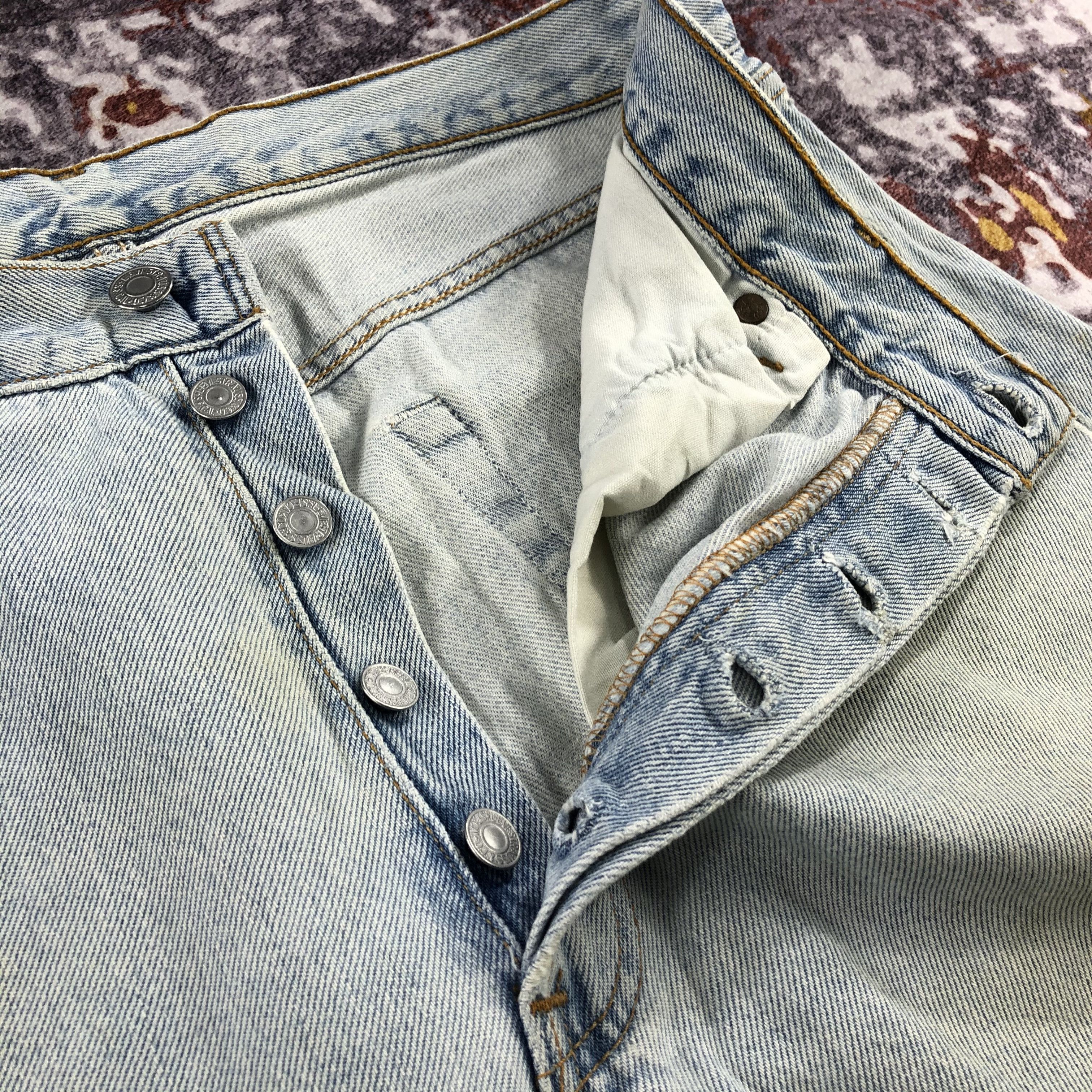 Levi's × Vintage Vintage 90s Light Wash Levis 501 Jeans-JM2148 Size US 33 - 15 Thumbnail