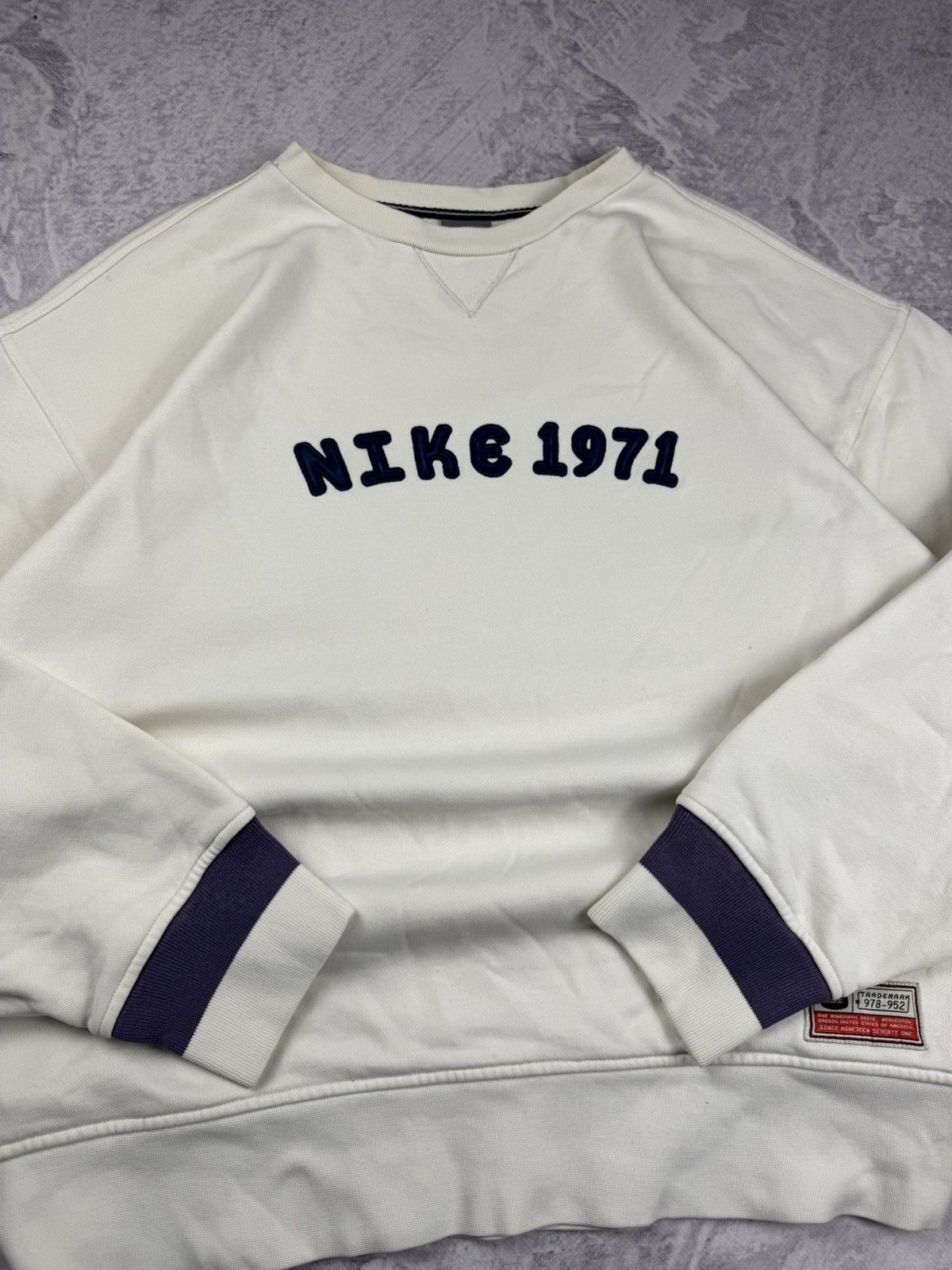 Nike × Vintage NIKE VINTAGE CENTER LOGO OVERSIZE BOXY SWEATSHIRT Size US XL / EU 56 / 4 - 4 Thumbnail