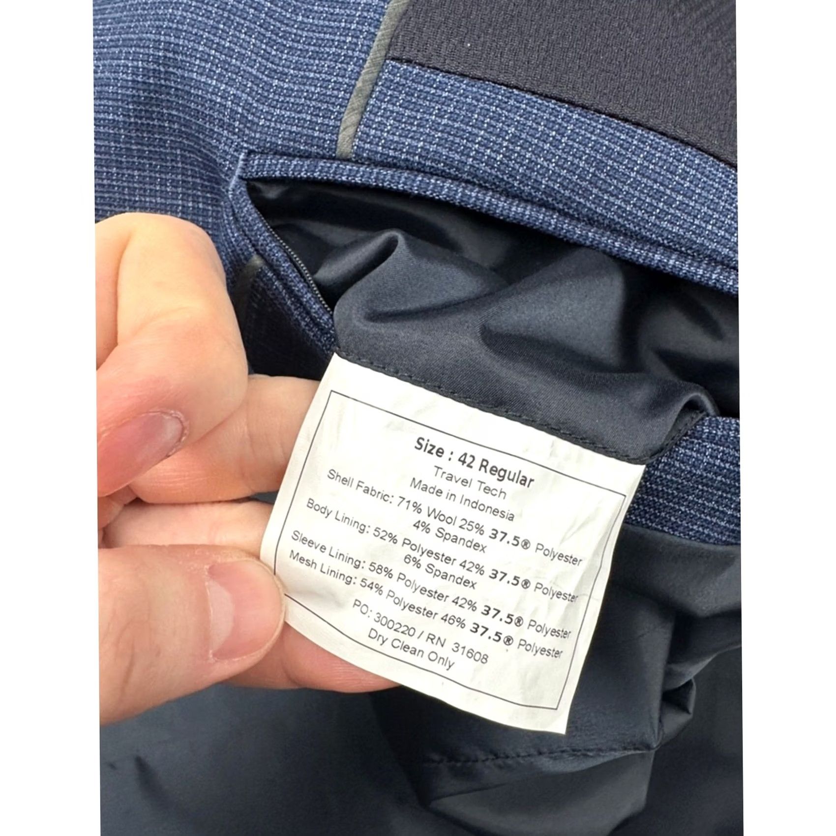 Jos. A. Bank Jos. A. Bank Traveller Tech Tailored Fit Wool Sport Coat Blazer 42R Navy Mens Blazer Wool 71% 25% Elastane 4% Regular 2 Piece Vintage Style 90s none Size 42R - 7 Thumbnail