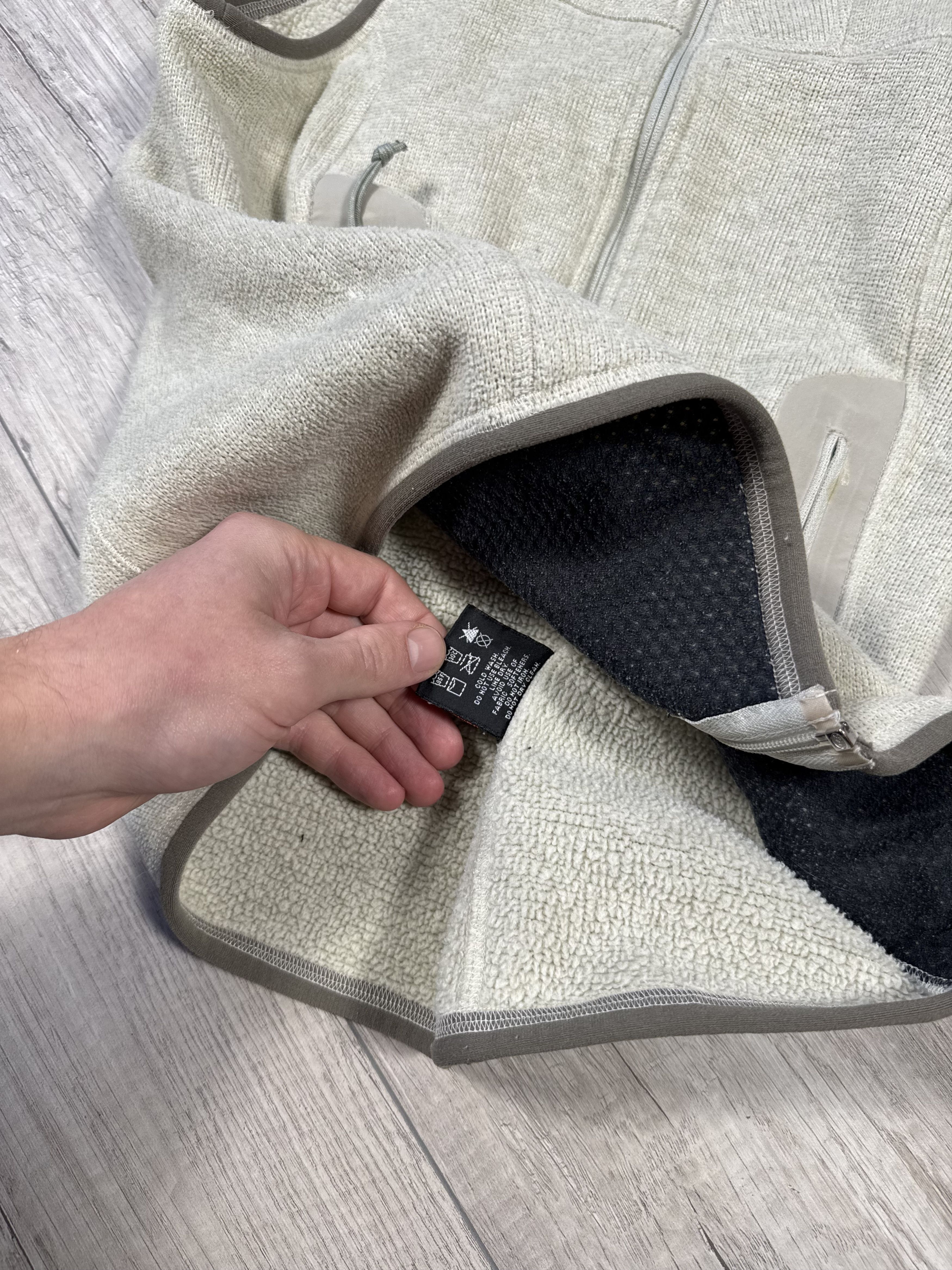 Arc'teryx Vintage Arcteryx Cream Fleece Full Zip Polartec Vest Size S / US 4 / IT 40 - 13 Thumbnail