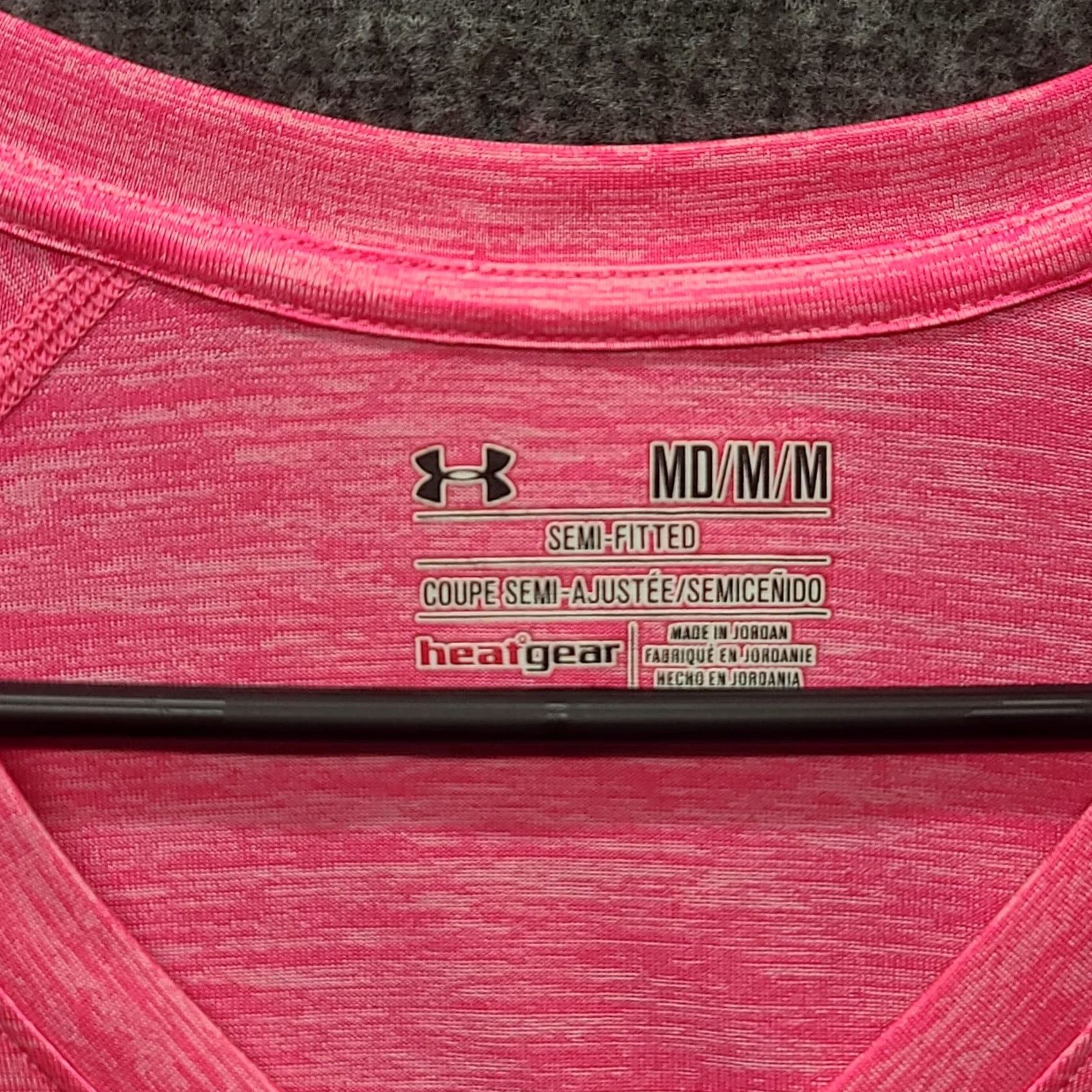 Under Armour Under Armour Shirt Womens M Slim HeatGear Short Sleeve V-Neck Pullover Size M / US 6-8 / IT 42-44 - 2 Thumbnail