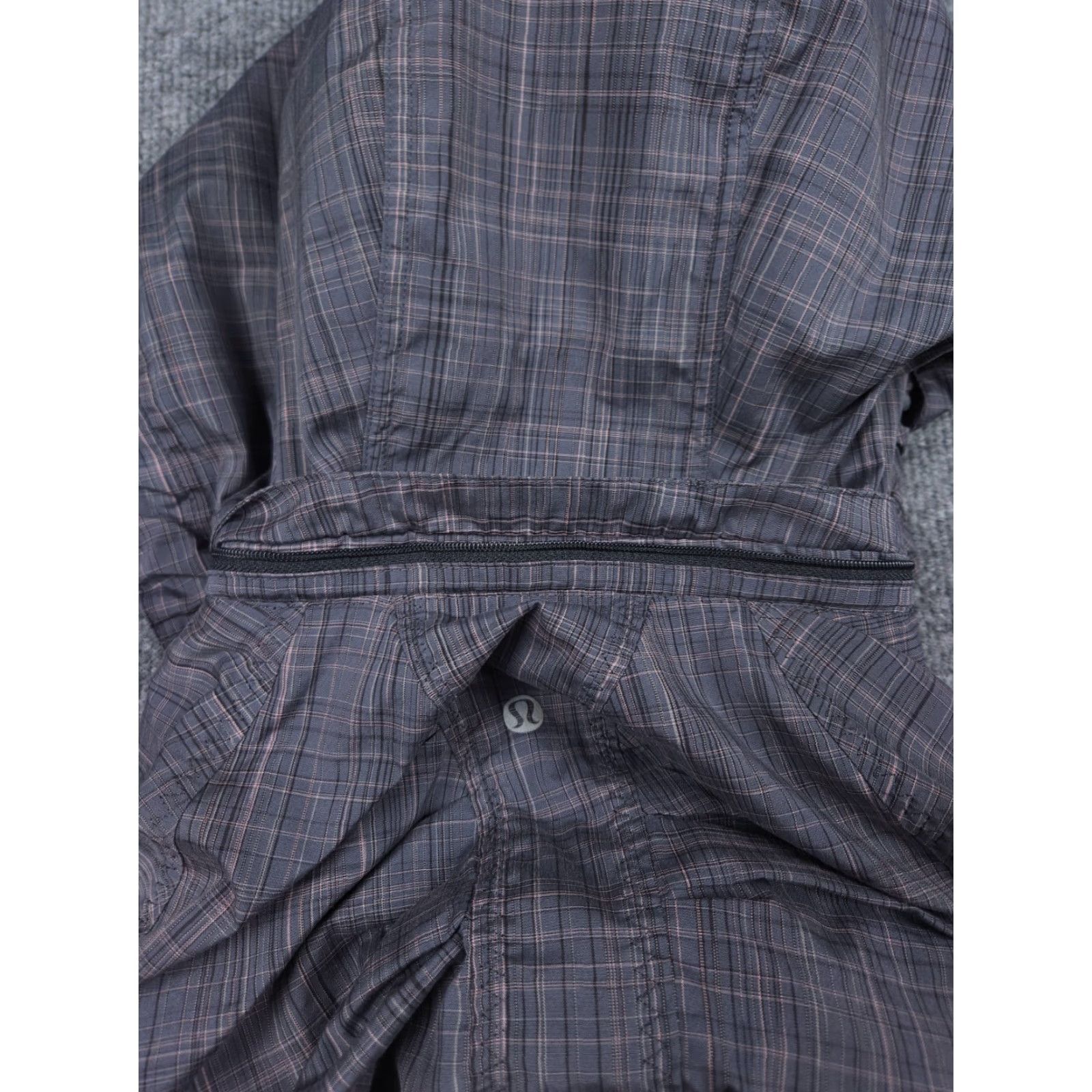 Lululemon Lululemon Run Back On Track Jacket Womens Size 6 Gray Plaid Hooded Zip Front Regular Size M / US 6-8 / IT 42-44 - 7 Thumbnail