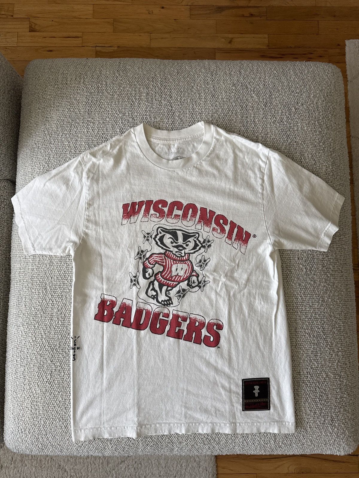 Mitchell & Ness × Travis Scott CJ x Mitchell & Ness University of Wisconsin Handdrawn Tee Size US M / EU 48-50 / 2 - 1 Thumbnail