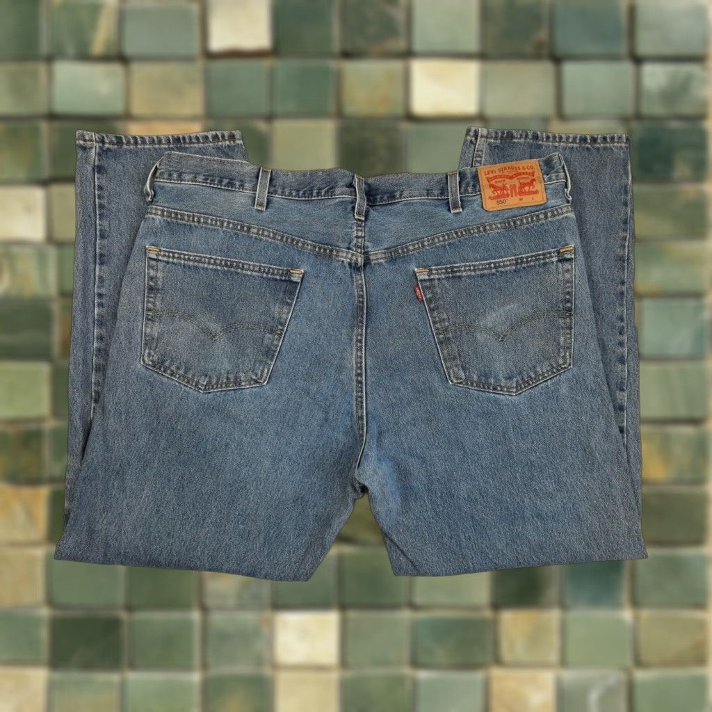 Levi's Levi’s 550 Jeans Men Relaxed Fit 42x30 Medium Wash Denim Workwear Levi's Denim 100% Cotton Pockets Zipper Fly Men Classic Vintage No Size US 42 / EU 58 - 1 Thumbnail