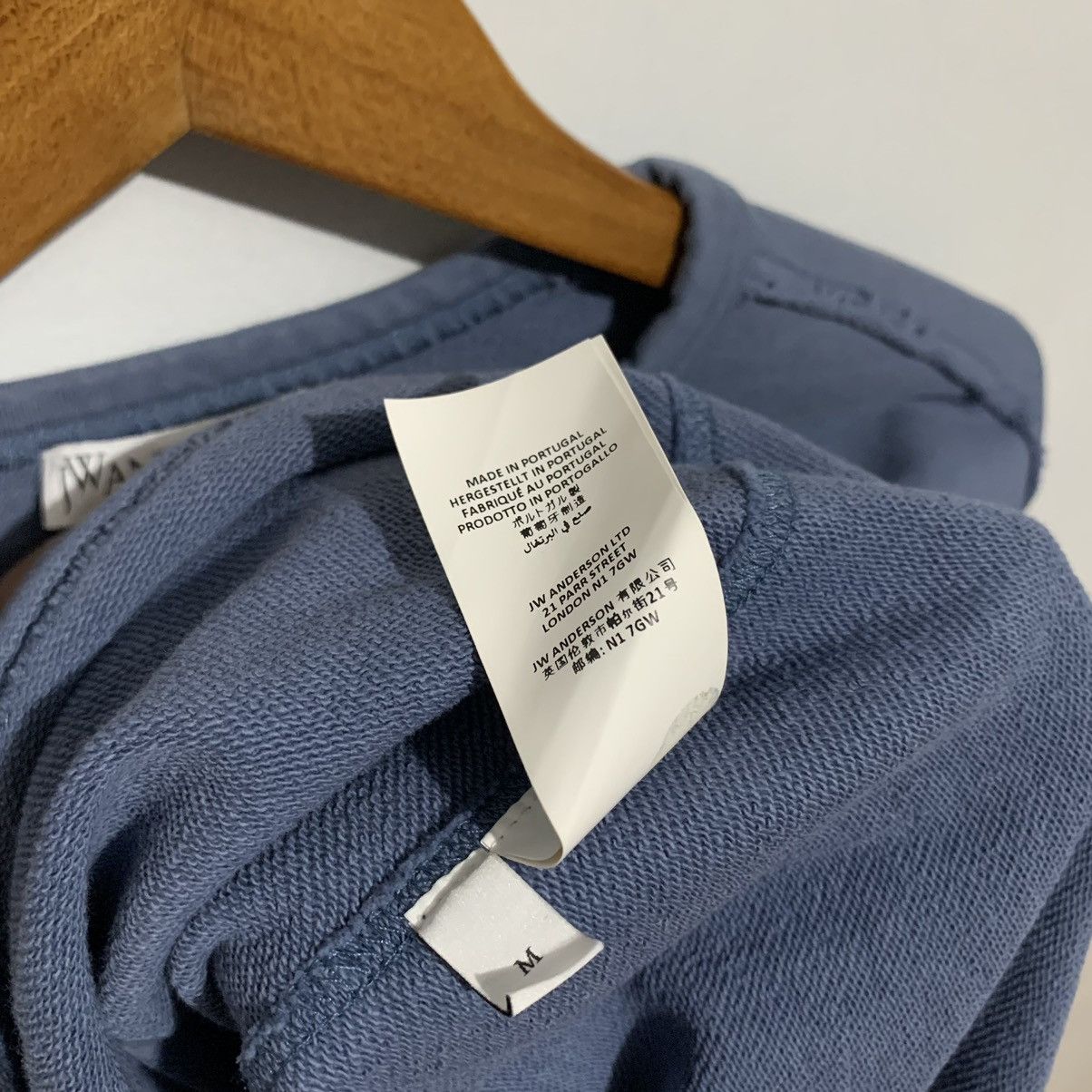 JW Anderson JW Anderson Logo Deconstructed Sleeve Cropped Sweatshirt Size M / US 6-8 / IT 42-44 - 16 Thumbnail