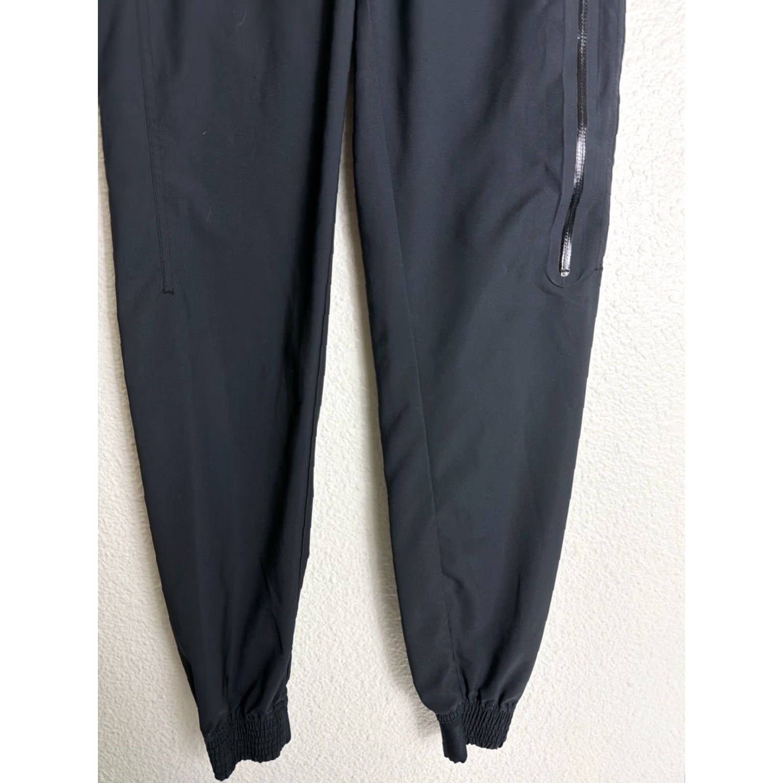 Nike Nike Women's XS Black Bonded Woven Cuffed Jogger Pants 614913-010 Athletic Track Pants Jogger Womens XS Black Solid 27in Inseam Nike Dri-FIT Size 26" / US 2 / IT 38 - 2 Thumbnail