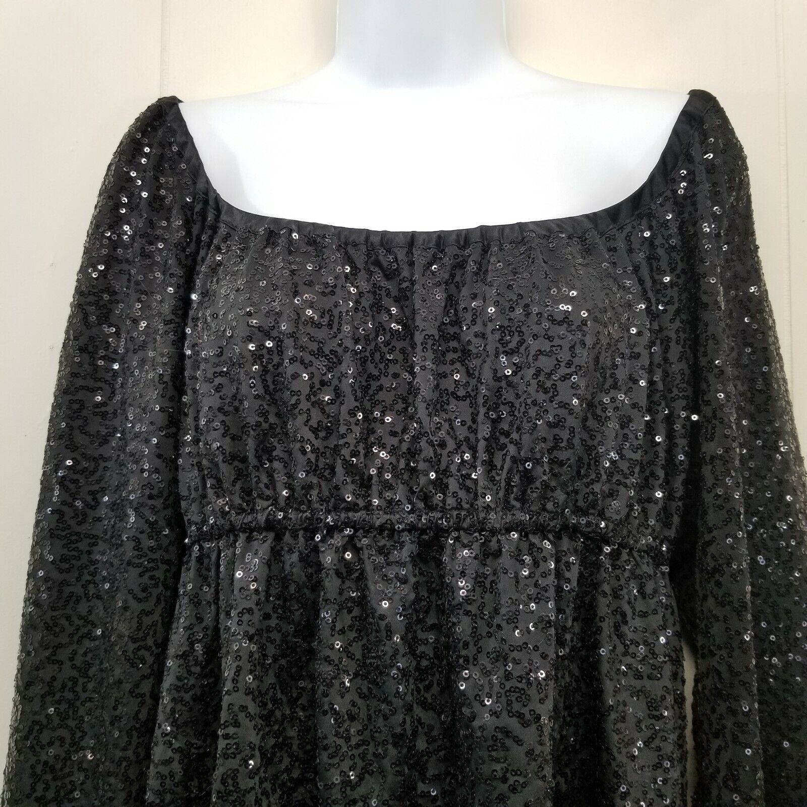Betsey Johnson Betsey Johnson M Dress Black Silk Sequin Off Shoulders LBD H Size M / US 6-8 / IT 42-44 - 2 Thumbnail
