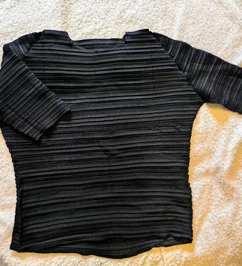 Issey Miyake Issey Miyake Black pleated short-sleeved shirt Size M / US 6-8 / IT 42-44 - 2 Thumbnail