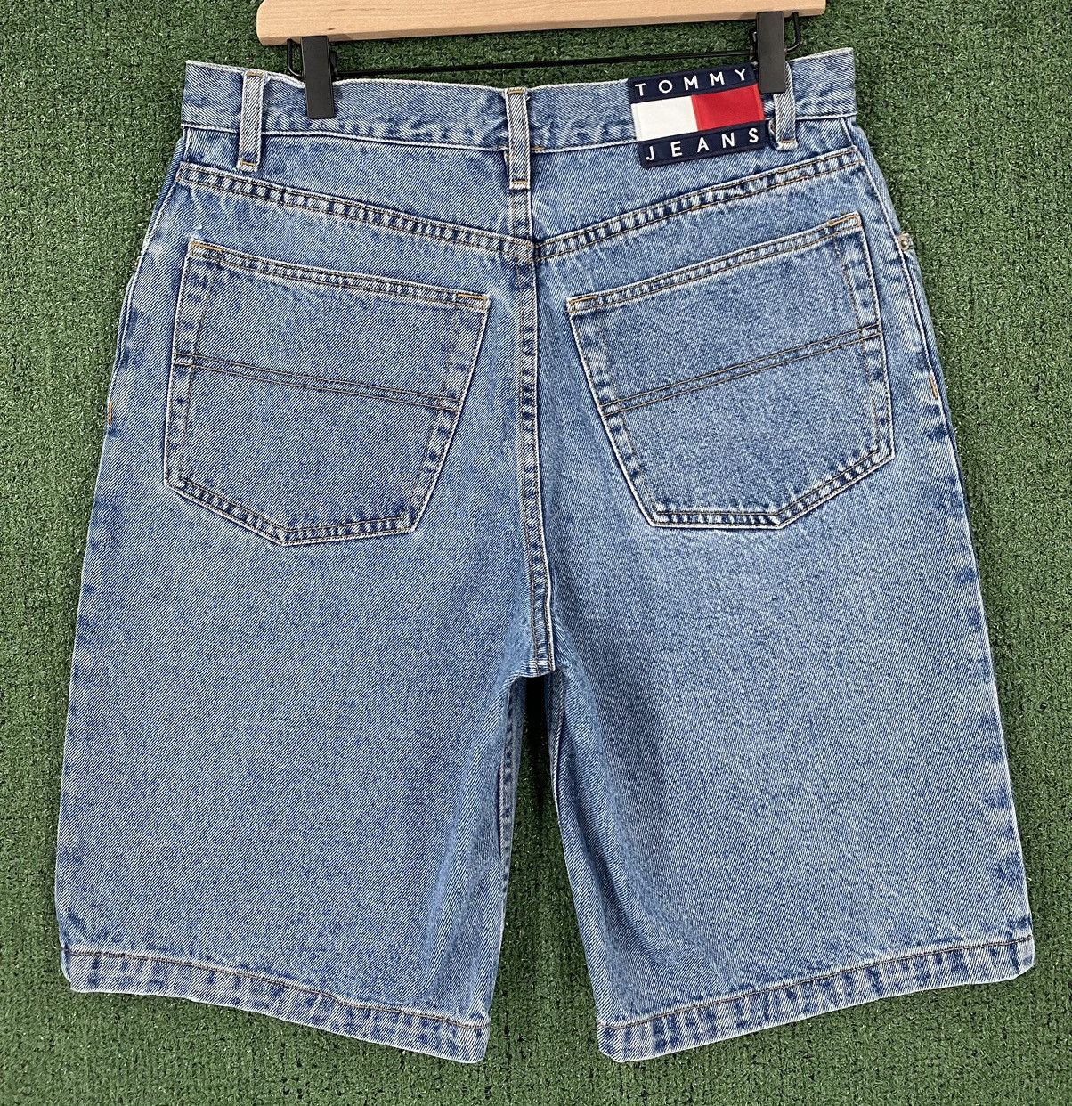 Tommy Hilfiger Vintage Y2K Tommy Hilfiger Flag Patch Jean Shorts Jorts Size US 32 / EU 48 - 1 Thumbnail