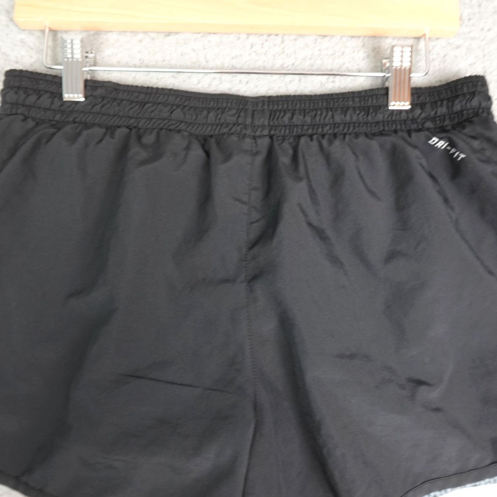 Nike Nike Womens Large Black Dri Fit Running Athletic Workout Lined Shorts 4 Inseam Size 36" / US 14 / IT 50 - 6 Thumbnail
