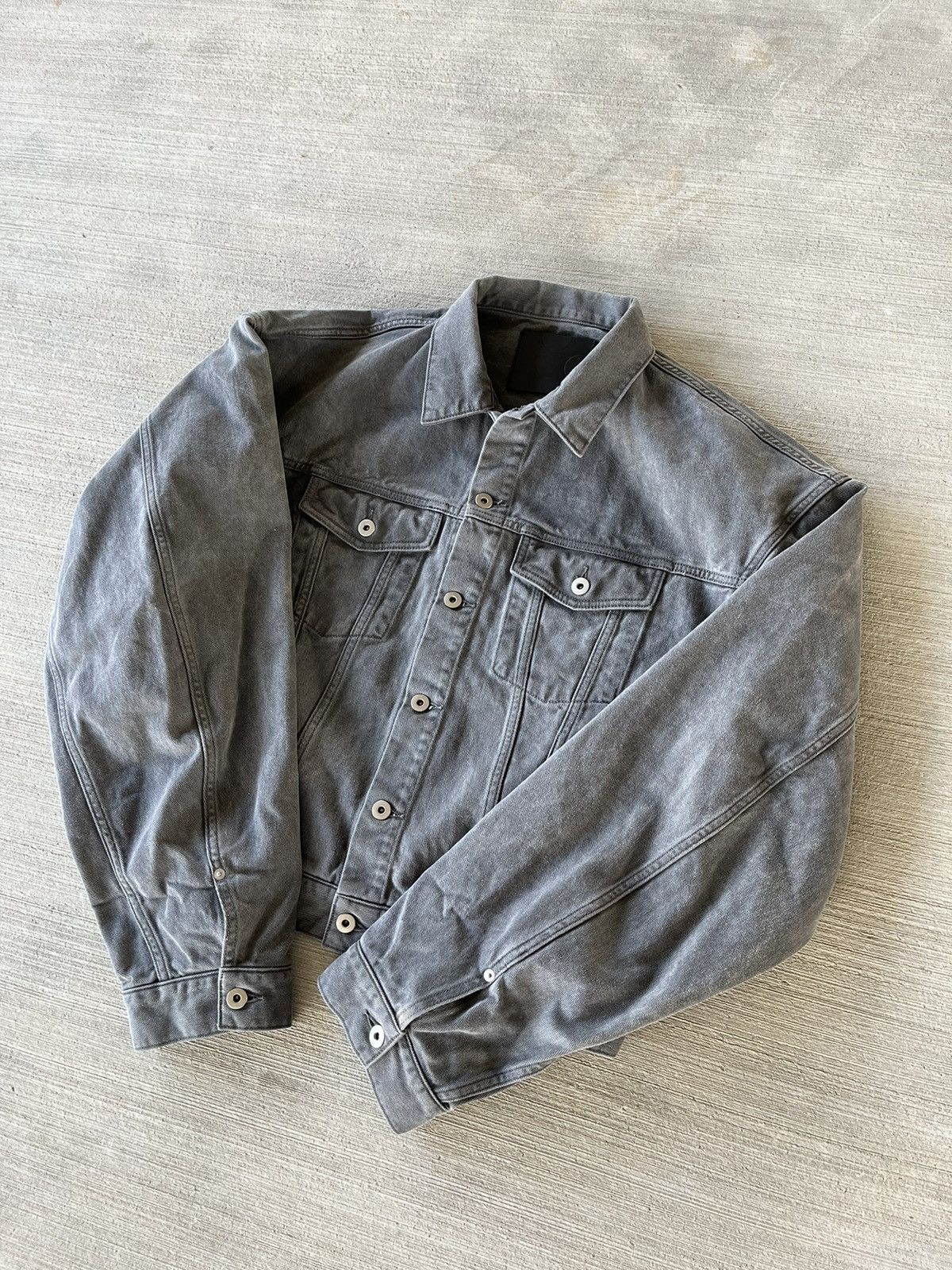 GREY UNEVEN DYE TYPE III DENIM JACKET – VUJA DÉ
