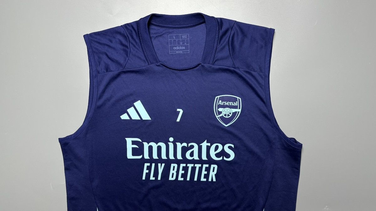 Adidas ARSENAL ADIDAS 2024/2025 FOOTBALL TRAINING TANK TOP #7 SAKA Size US L / EU 52-54 / 3 - 2 Thumbnail