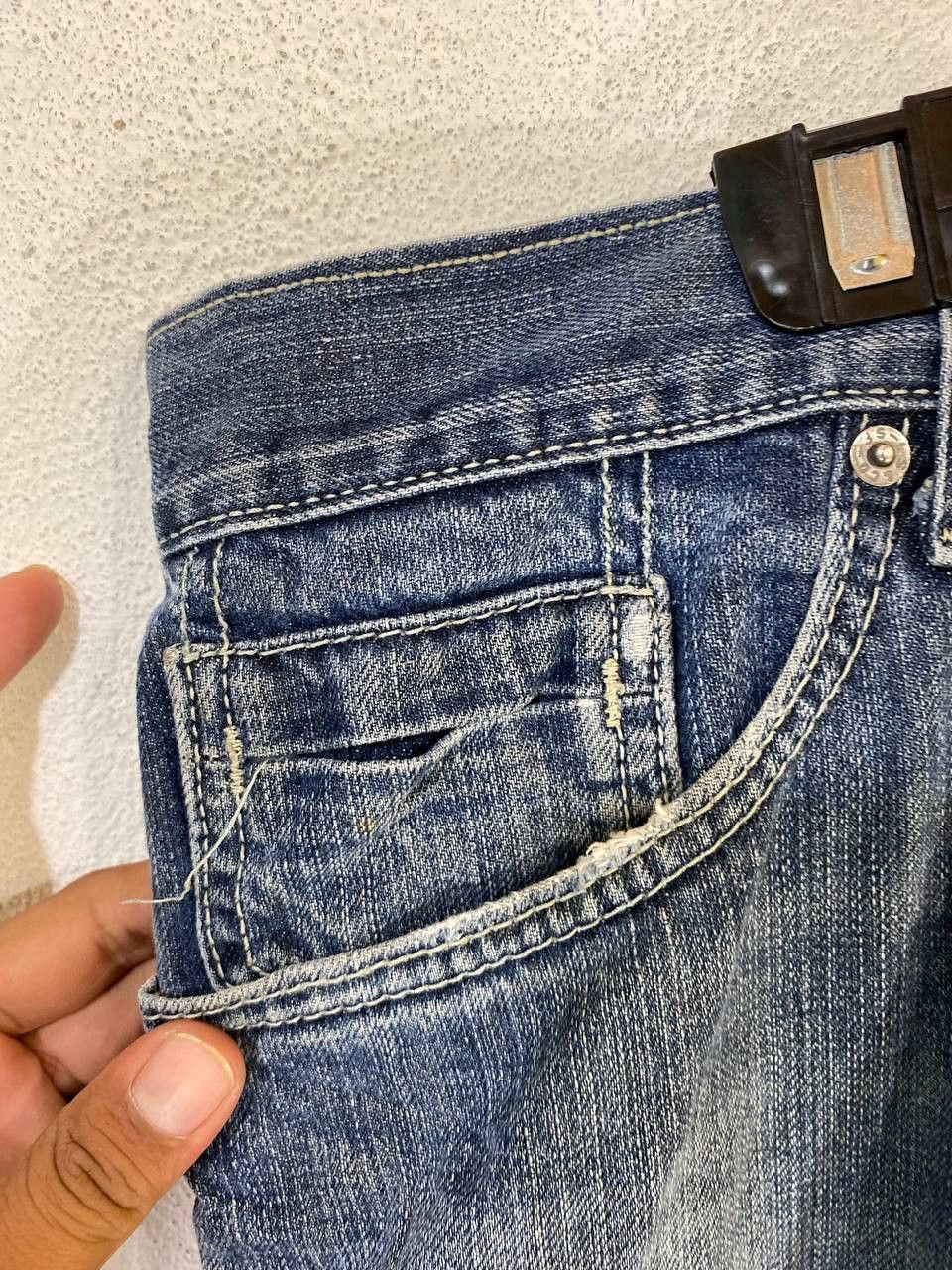 Levi's vintage levis 514 distressed denim bondage style Size US 41 - 10 Thumbnail