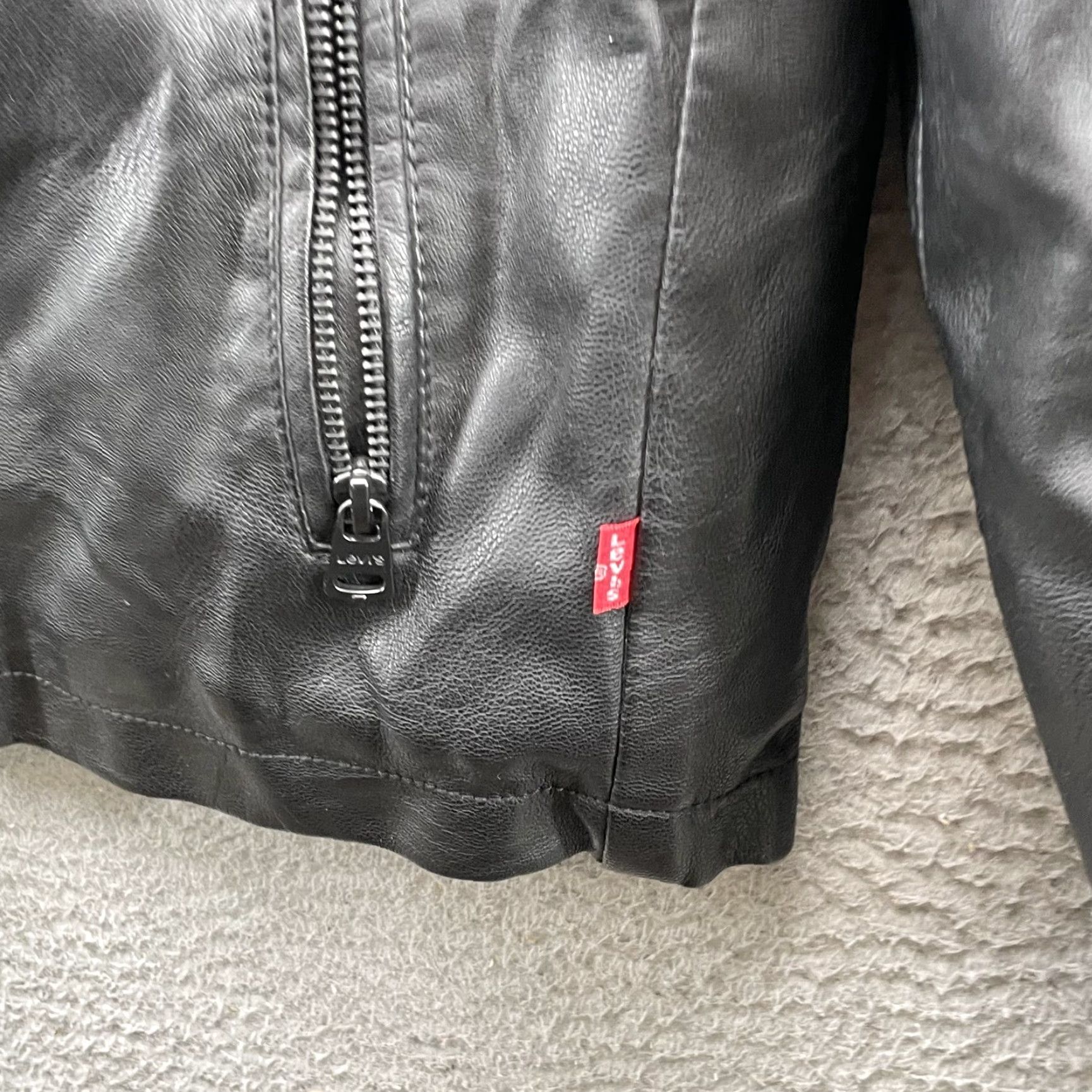 Levi's Levi's Hooded Vegan Leather Jacket Men's Medium Insulated Moto Streetwear Bomber Jacket Adult Regular Black 90s Western Repurposed? Size US M / EU 48-50 / 2 - 3 Thumbnail