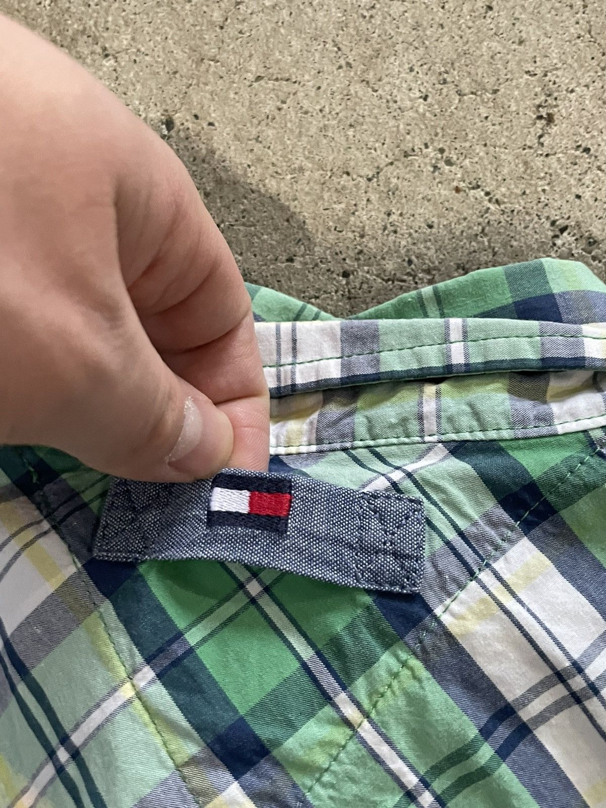 Tommy Hilfiger Tommy Hilfiger Button Up Plaid Shirt Size US XL / EU 56 / 4 - 5 Thumbnail