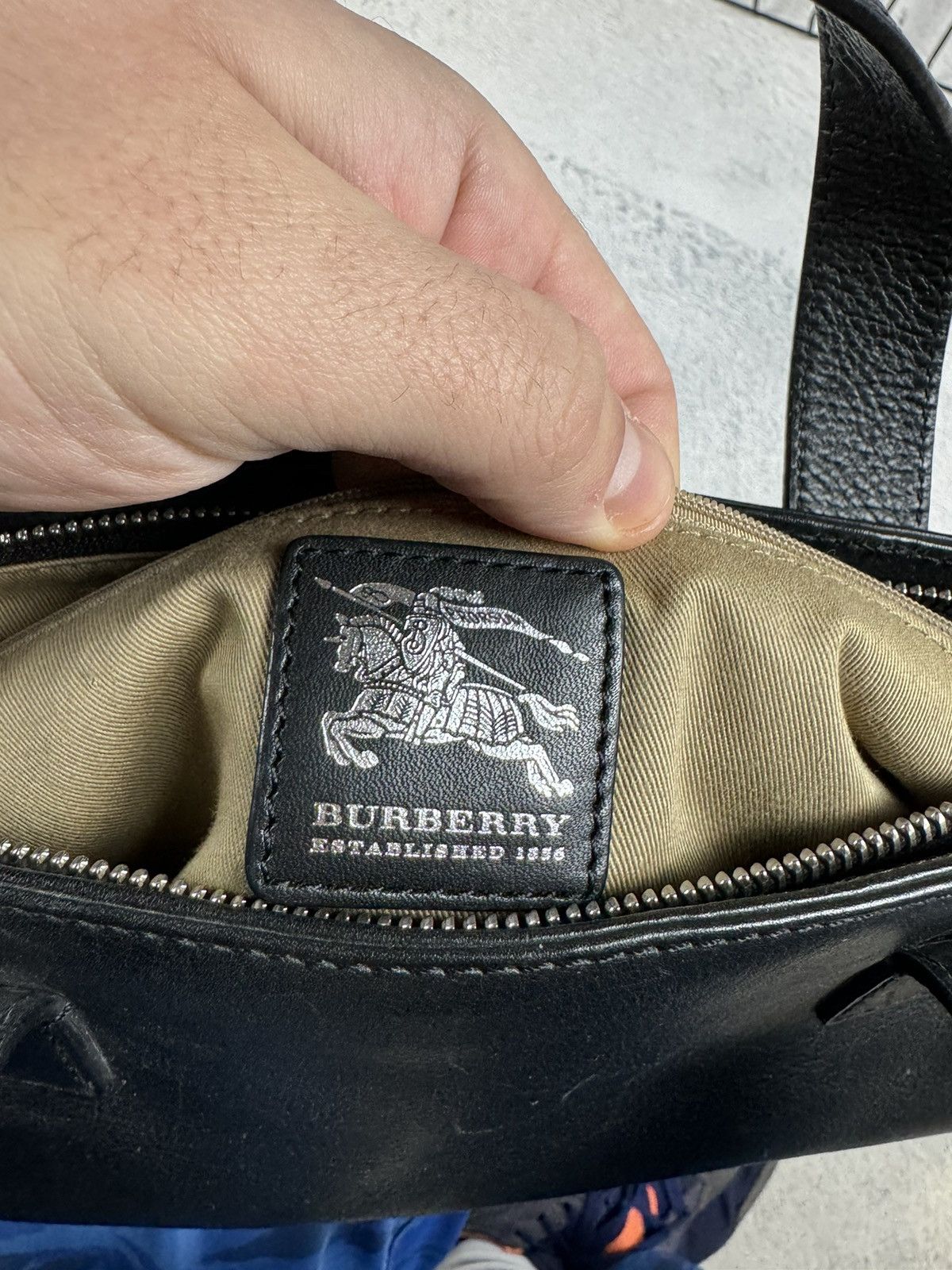 Burberry × Vintage Rare Burberry Leather vintage horn toggle small bag Size ONE SIZE - 12 Thumbnail