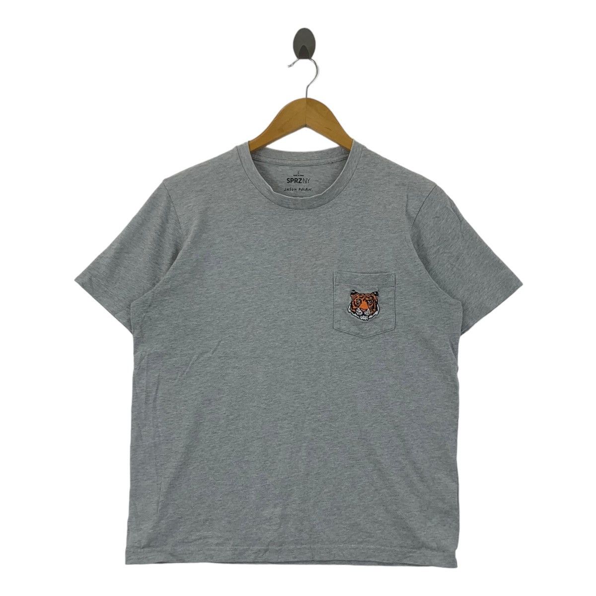 Vintage JASON POLAN x UNIQLO Tiger Embossed Pocket Tee Shirt Size L / US 10 / IT 46 - 1 Thumbnail