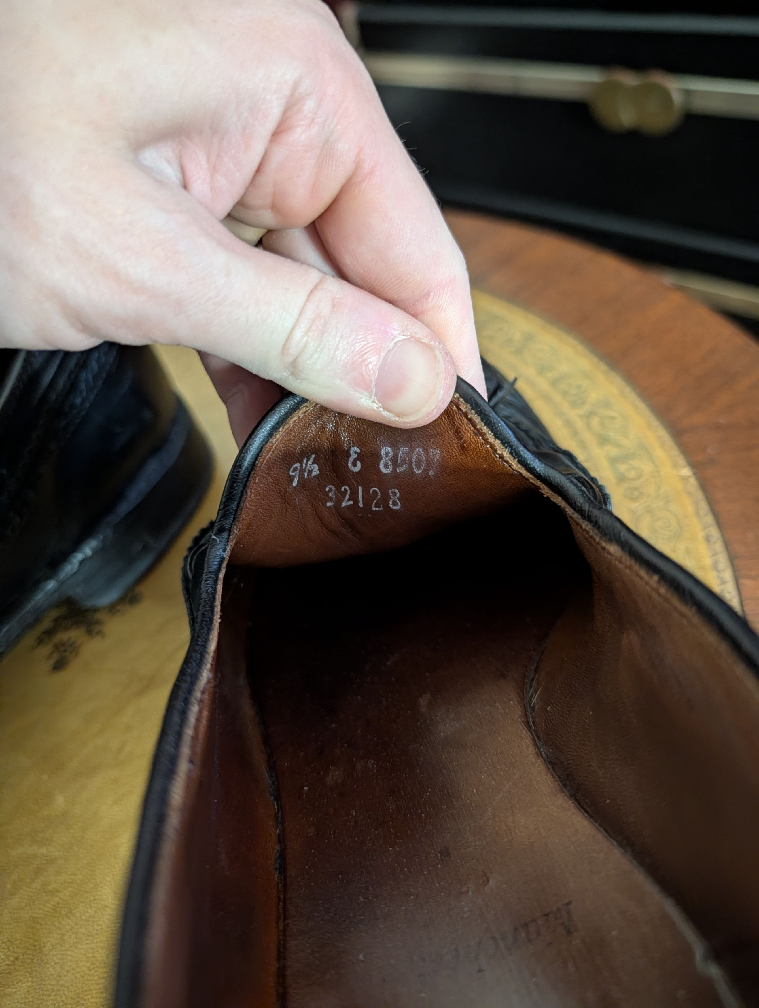 Allen Edmonds "Manchester" black leather tassel brogue MiUSA loafers Size US 9.5 / EU 42-43 - 11 Thumbnail