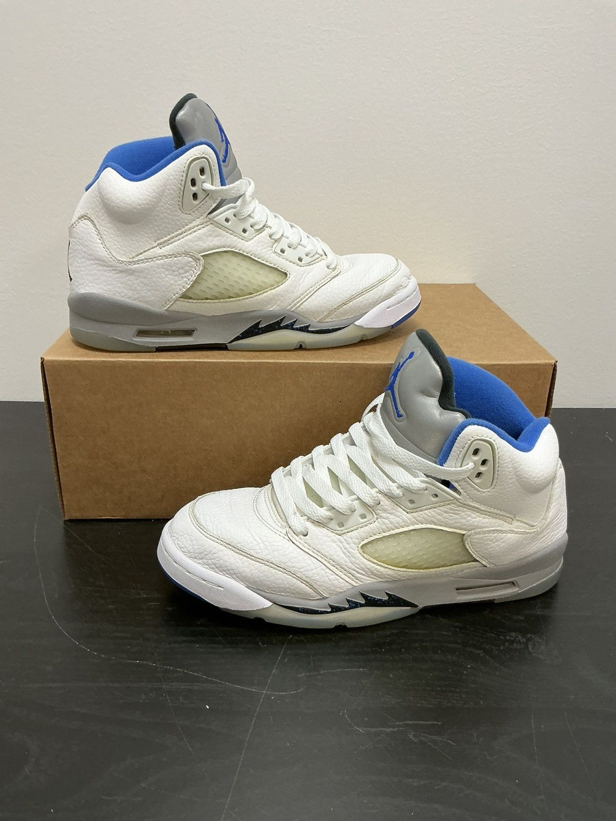 Jordan Brand Jordan 5 white stealth (GS) Size US 6 / EU 39 - 1 Thumbnail