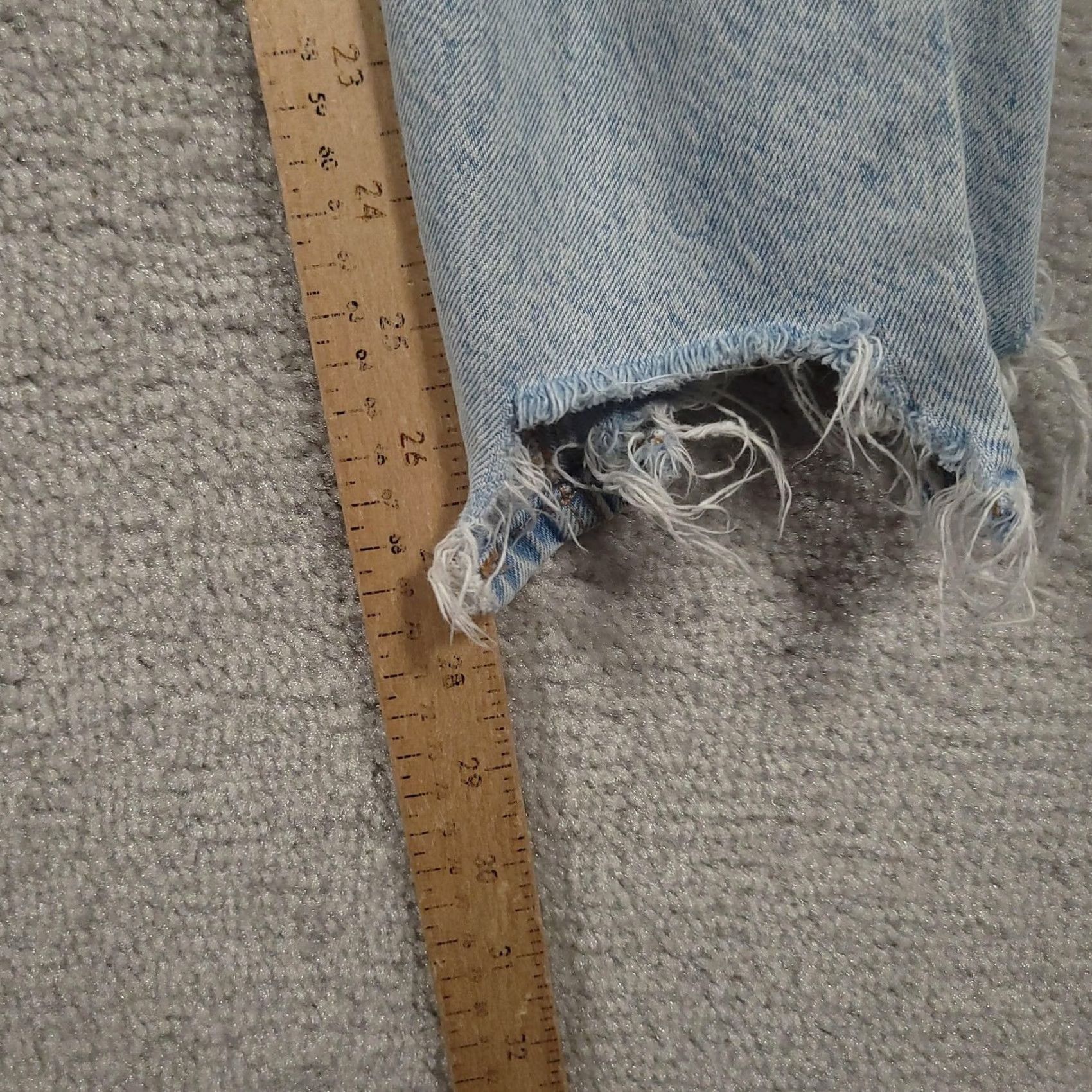 Vintage VINTAGE American Eagle Jeans Womens 4 Light Wash Distressed Raw Hem Ripped Stretch Mom Jeans Womens 4 Light Wash Blue Jeans Distressed Pockets Zip Fly Size 27" / US 4 / IT 40 - 5 Thumbnail