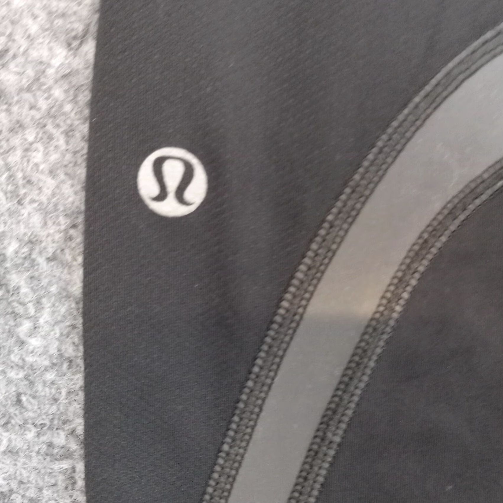Lululemon Lululemon Leggings Women's Size 8 Black Cropped Comfortable Yoga Size 30" / US 8 / IT 44 - 7 Thumbnail