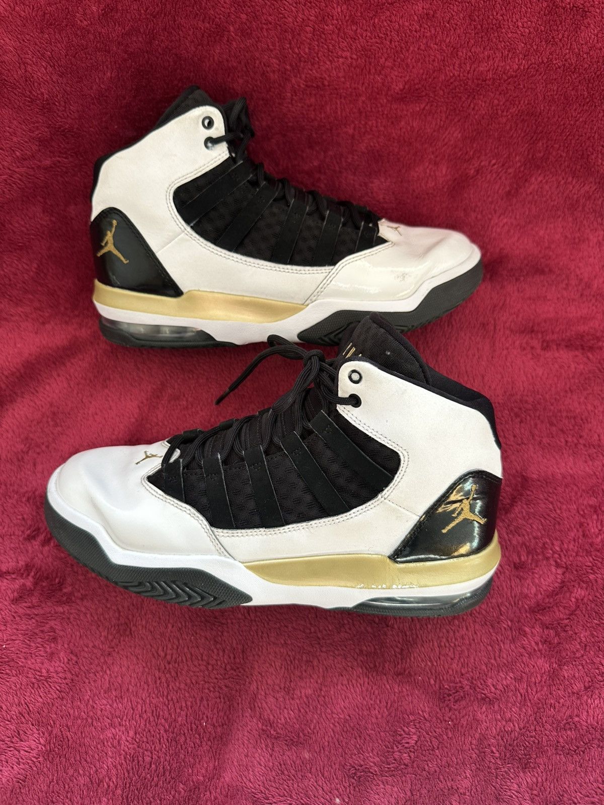 Jordan Brand jordan max aura 2 "olympic gold" Size US 6 / EU 39 - 1 Thumbnail