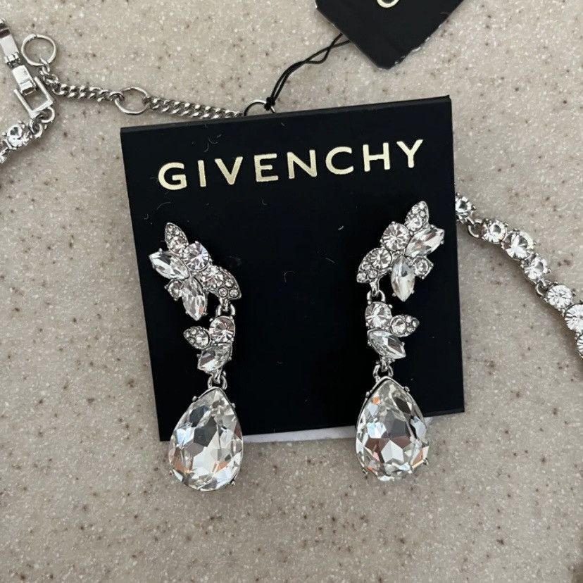 *BUNDLE* Givenchy Necklace + Earrings