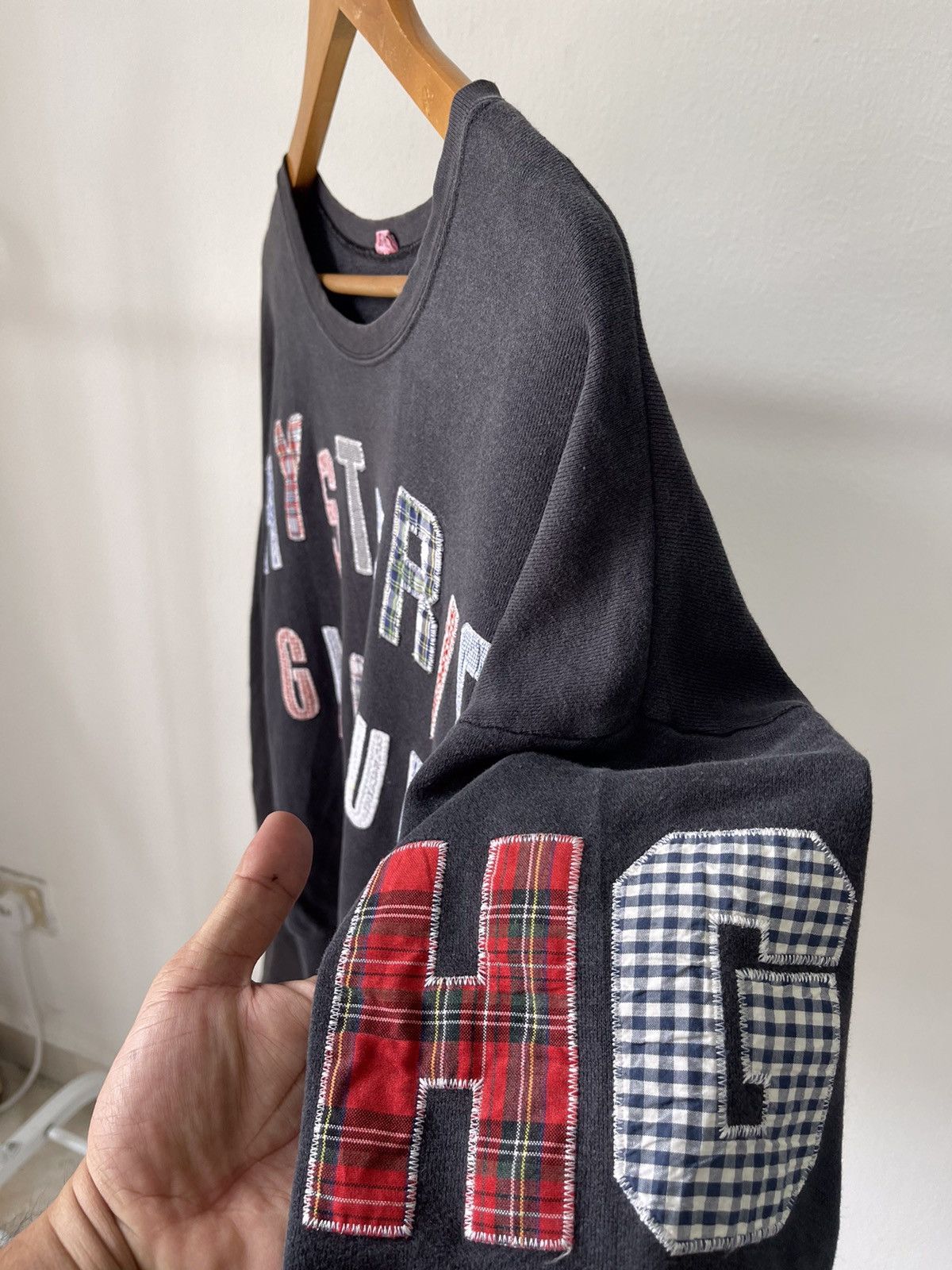 Hysteric Glamour 80s Hysteric Glamour Patch Spellout Crop Sweatshirt Size US S / EU 44-46 / 1 - 6 Thumbnail