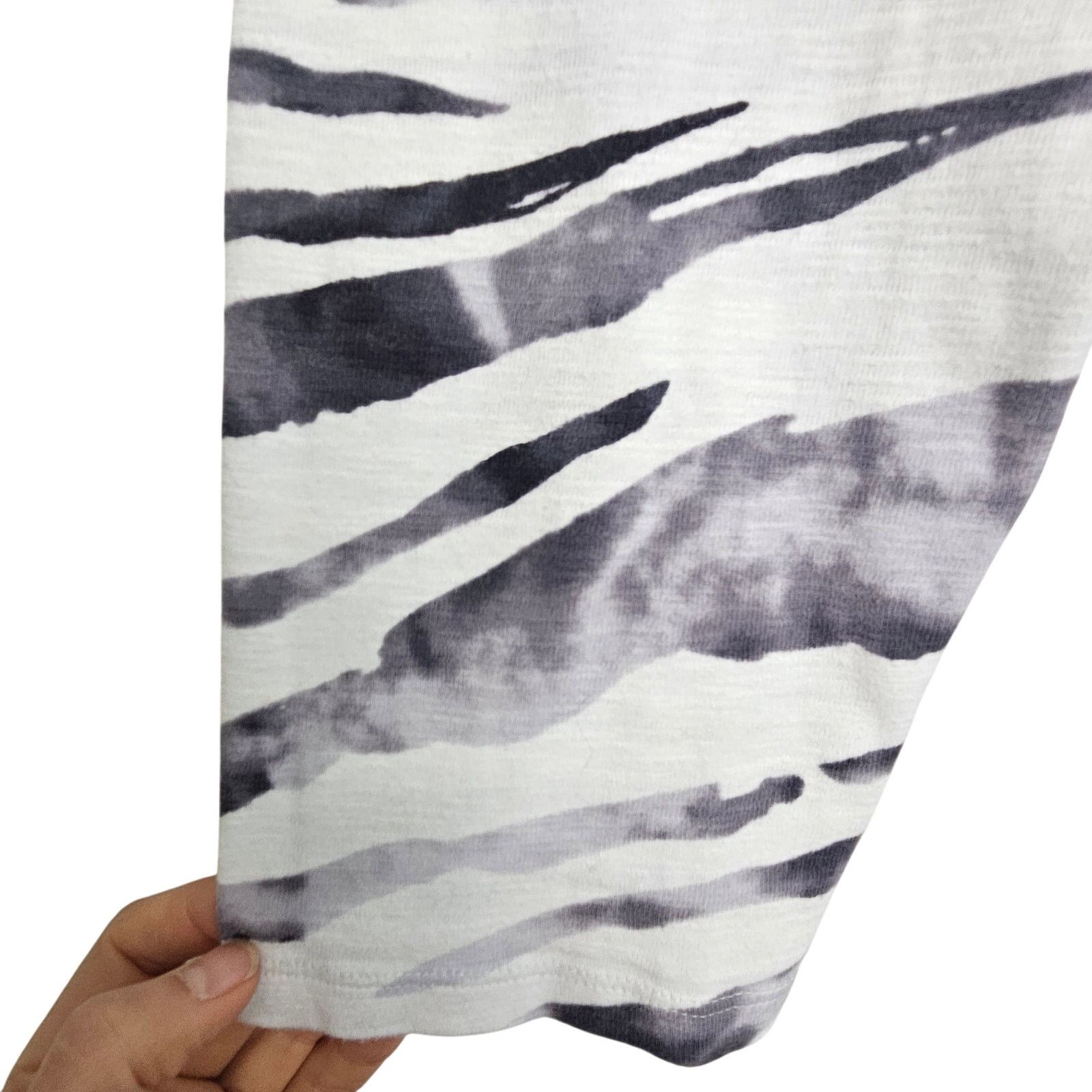 Tommy Bahama Tommy Bahama Women Zebra Print Tshirt Safari Travel Vacation Size L / US 10 / IT 46 - 4 Thumbnail
