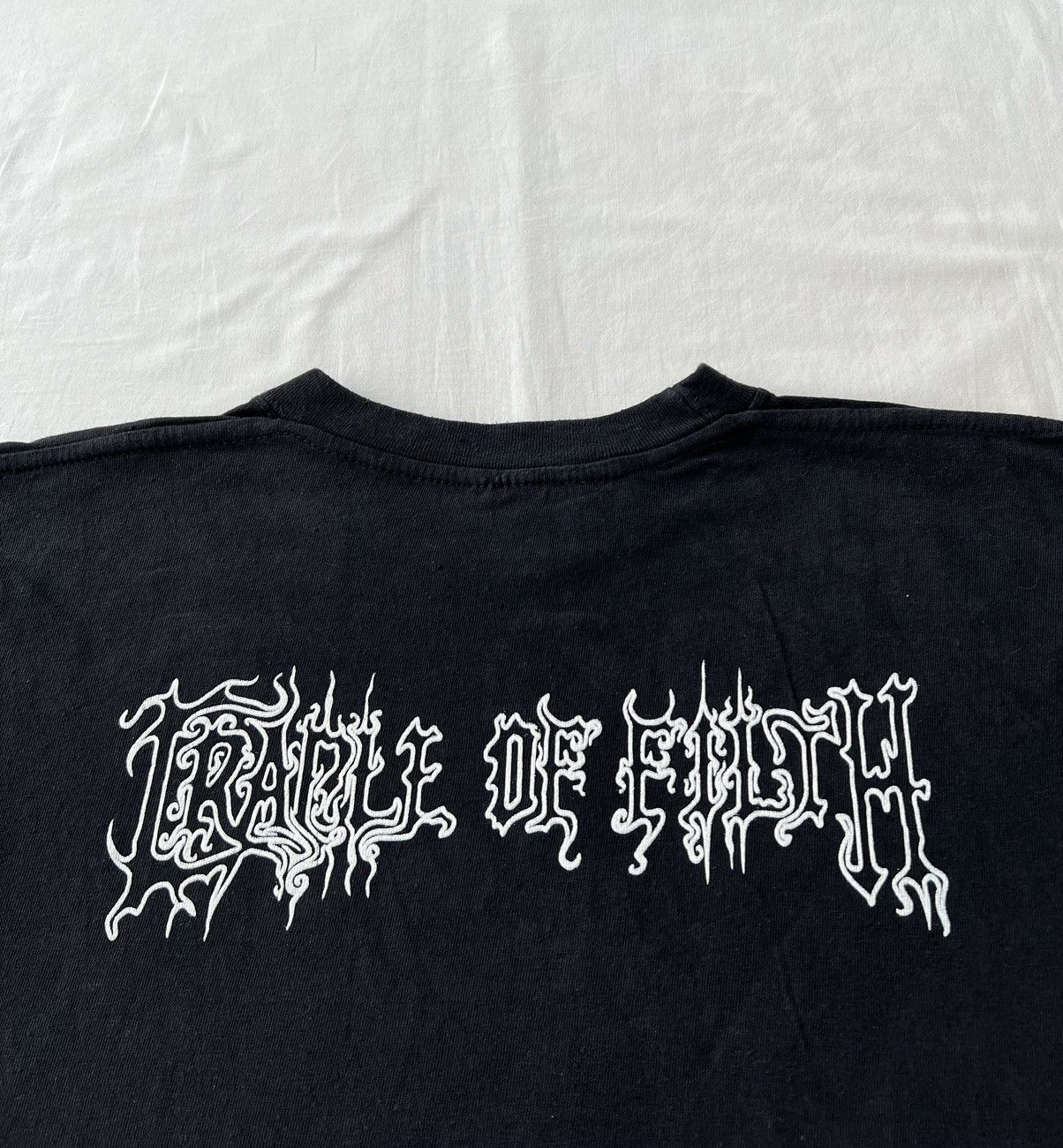 Band Tees Vintage 90s Cradle of Filth Fogs Kiss Artwork by Luis Royo Size US XL / EU 56 / 4 - 13 Thumbnail