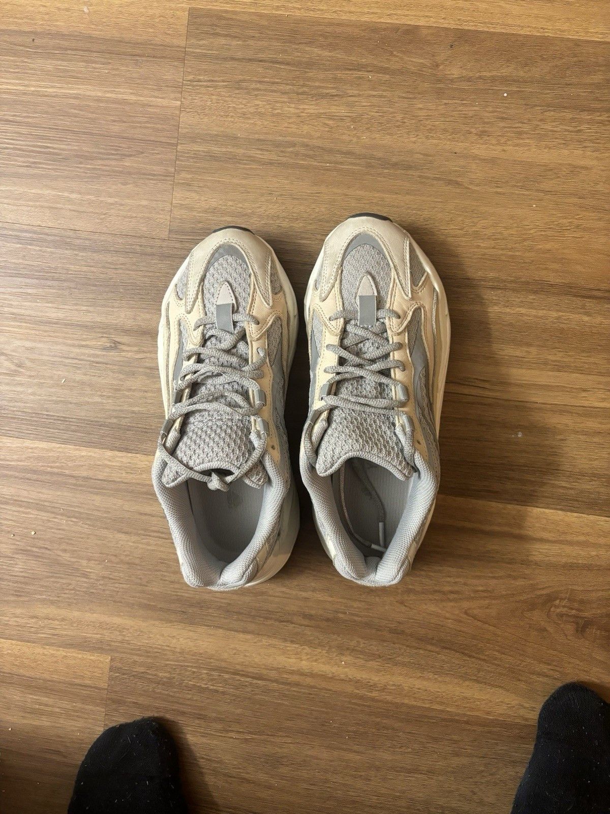 Yeezy Adidas Yeezy Boost 700 V2 Cream Size US 7 / EU 40 - 3 Thumbnail
