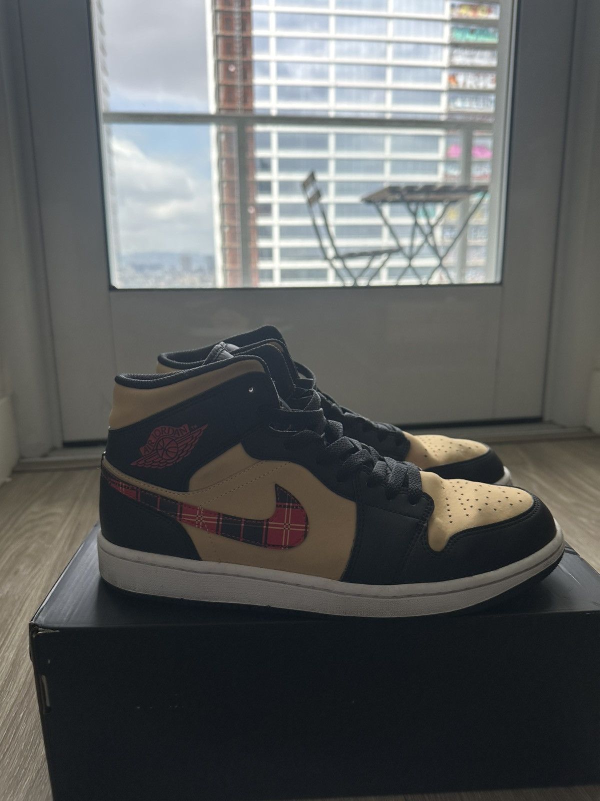 Nike Air Jordan 1 Tartan Swoosh Size US 10 / EU 43 - 5 Thumbnail