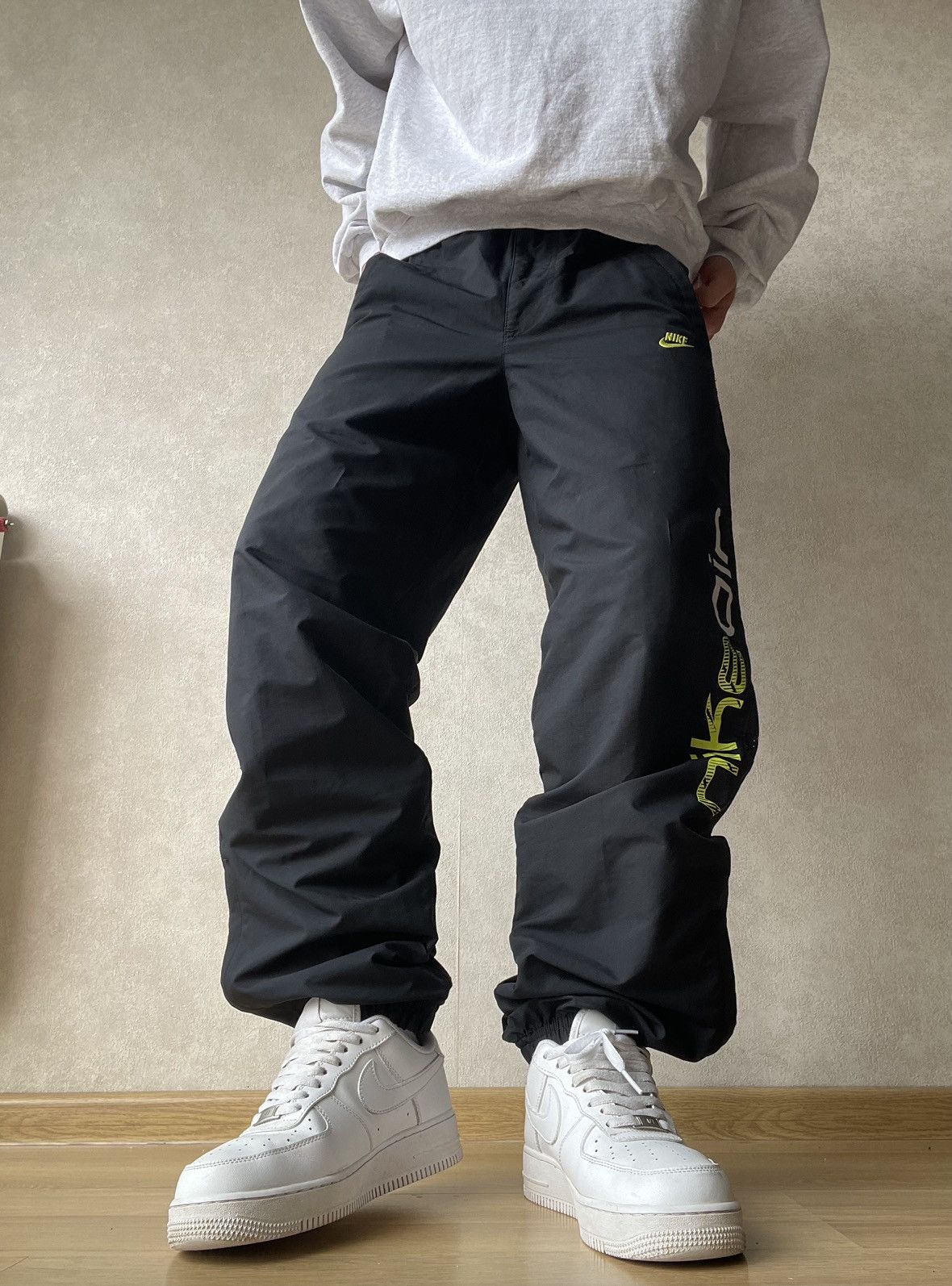Nike Vintage Nike Air Logo Baggy Parachute Track Pants Size S Size US 34 / EU 50 - 3 Thumbnail