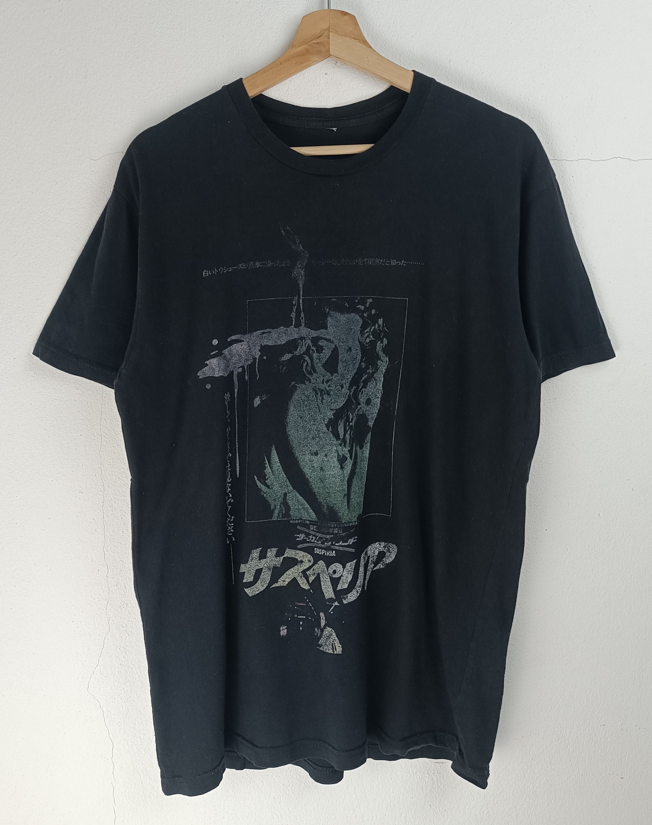 Vintage VINTAGE SUSPIRIA MOVIE JAPANESE FONT FADED VERY RARE TEE Size US M / EU 48-50 / 2 - 3 Thumbnail