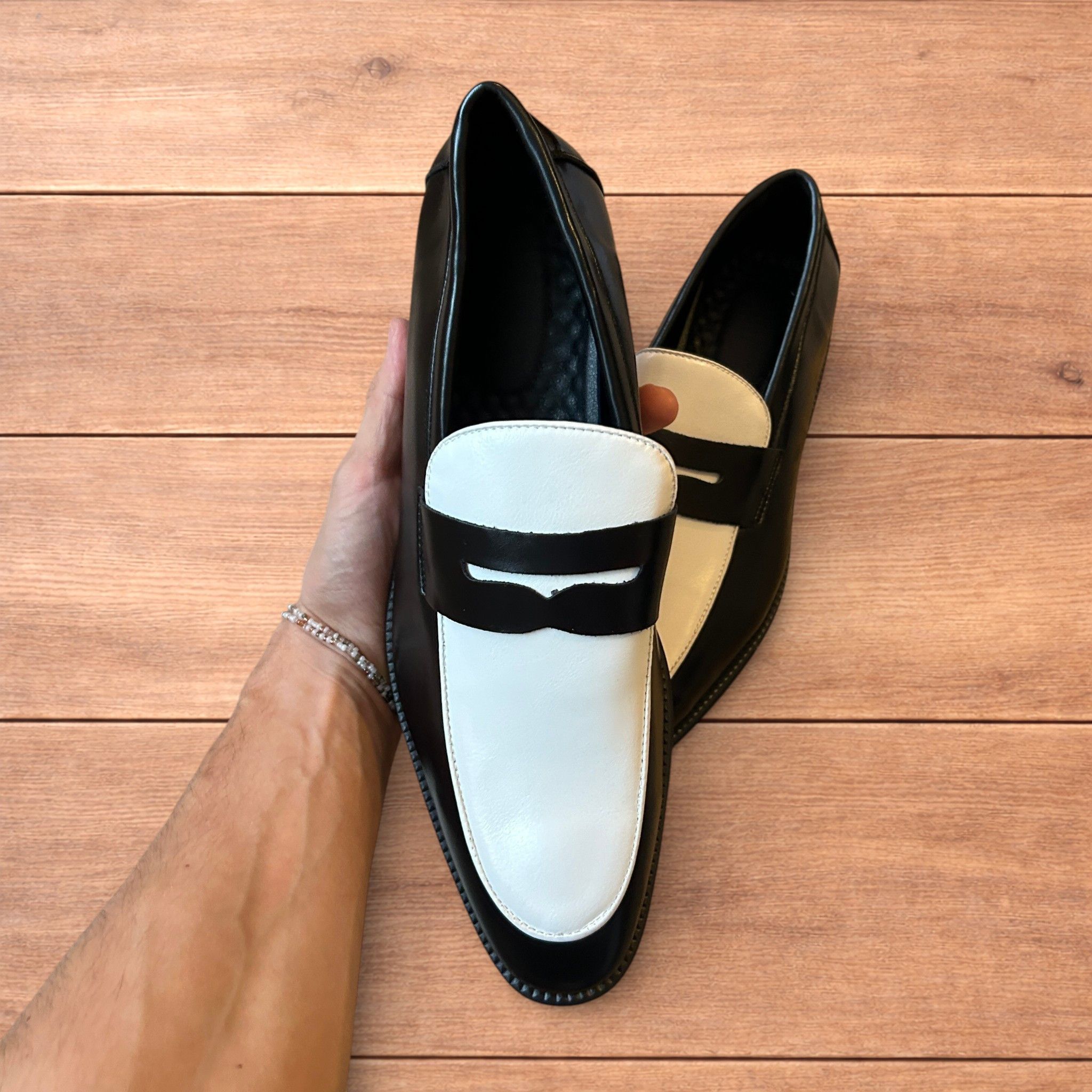 Japanese Brand Classic style penny loafers shoes in black and white design. Size US 11 / EU 44 - 3 Thumbnail