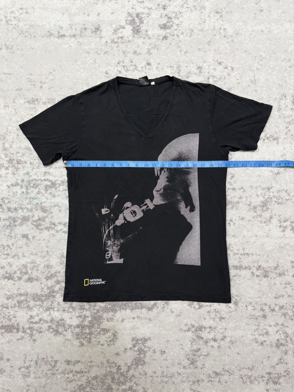 Uniqlo National Geographic X Uniqlo Vneck Tshirt Size US M / EU 48-50 / 2 - 14 Thumbnail