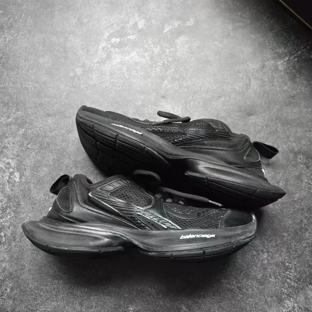 Balenciaga Balenciaga Black Lowtop Sneakers 38 Women Size US 7.5 / IT 37.5 - 1 Thumbnail