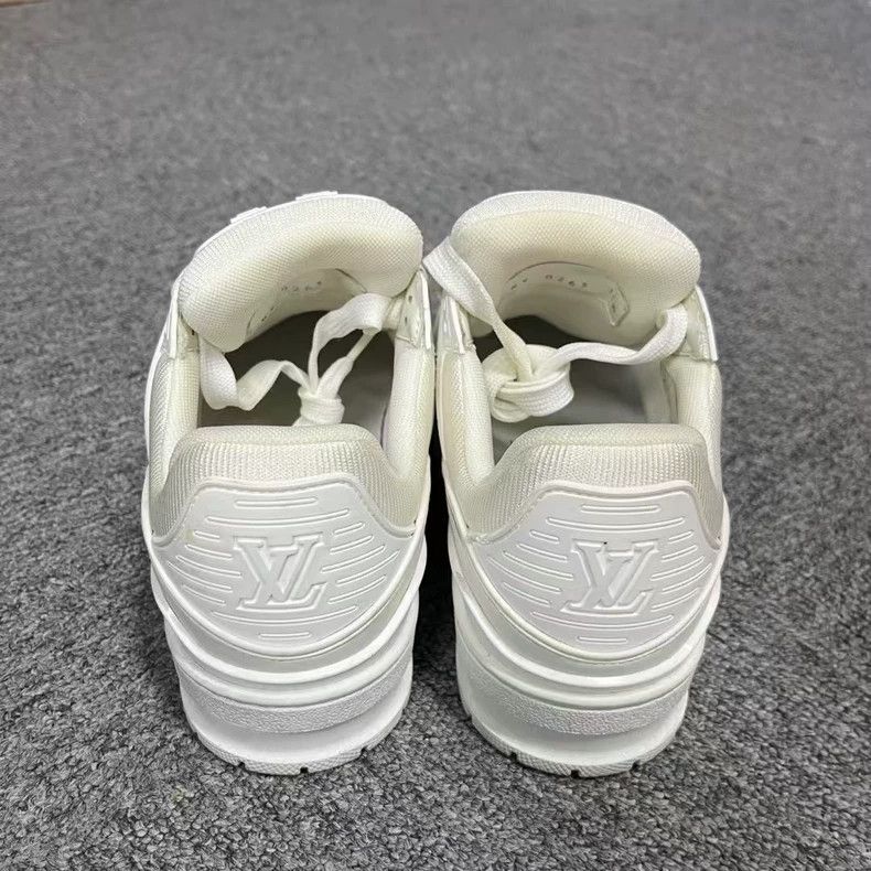 Louis Vuitton Louis Vuitton White Trainer leather-rubber logo low-cut st Size US 5 / IT 35 - 3 Thumbnail