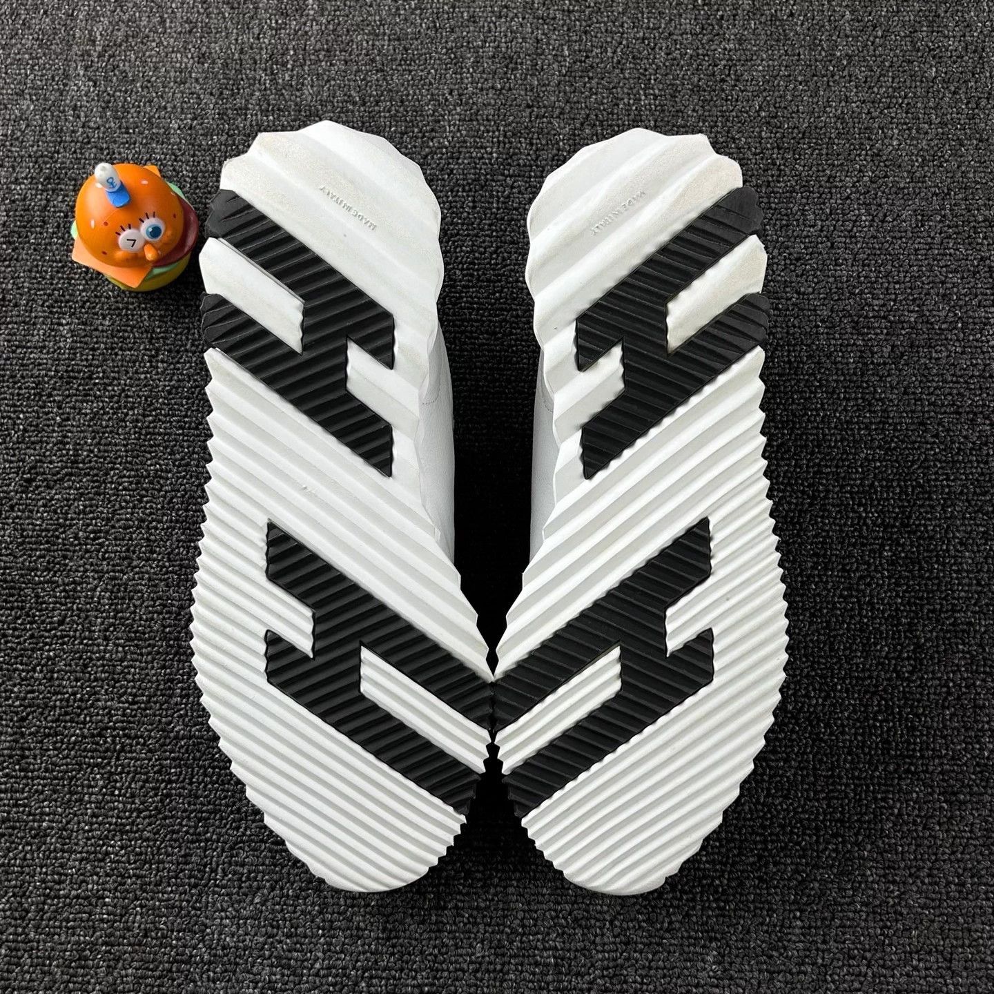 Hermes Hermes white sneakers worn a few times 39 Size US 8 / IT 38 - 6 Thumbnail