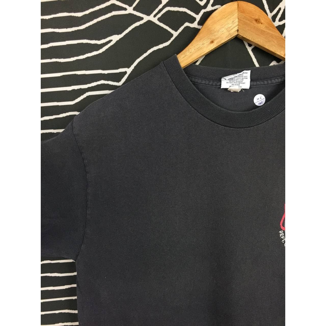 Body Glove × Vintage Vtg 90s Body Glove Dept. Of Water & Power Single Stitch Tee Size US M / EU 48-50 / 2 - 7 Thumbnail