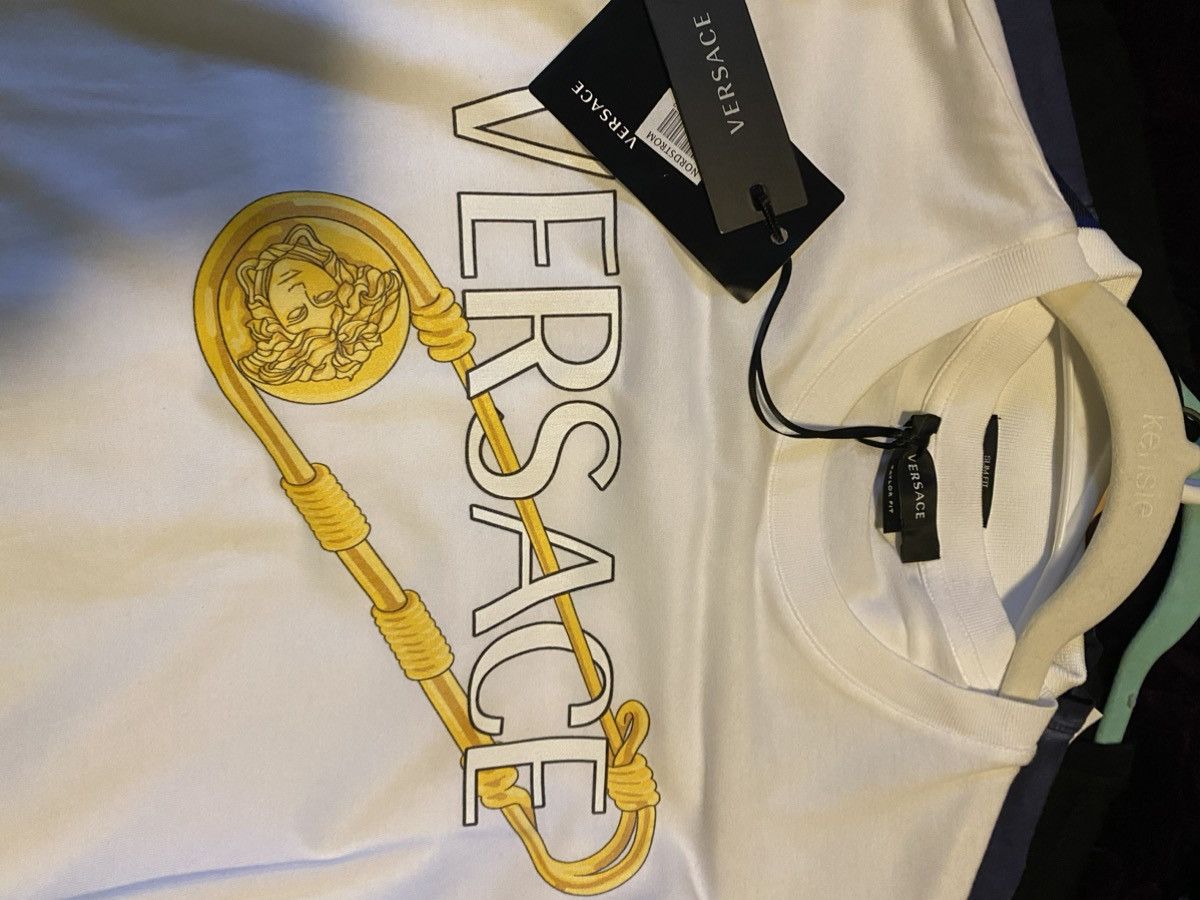 Versace Versace Safety Pin T-Shirt Size S New With Tags | Grailed