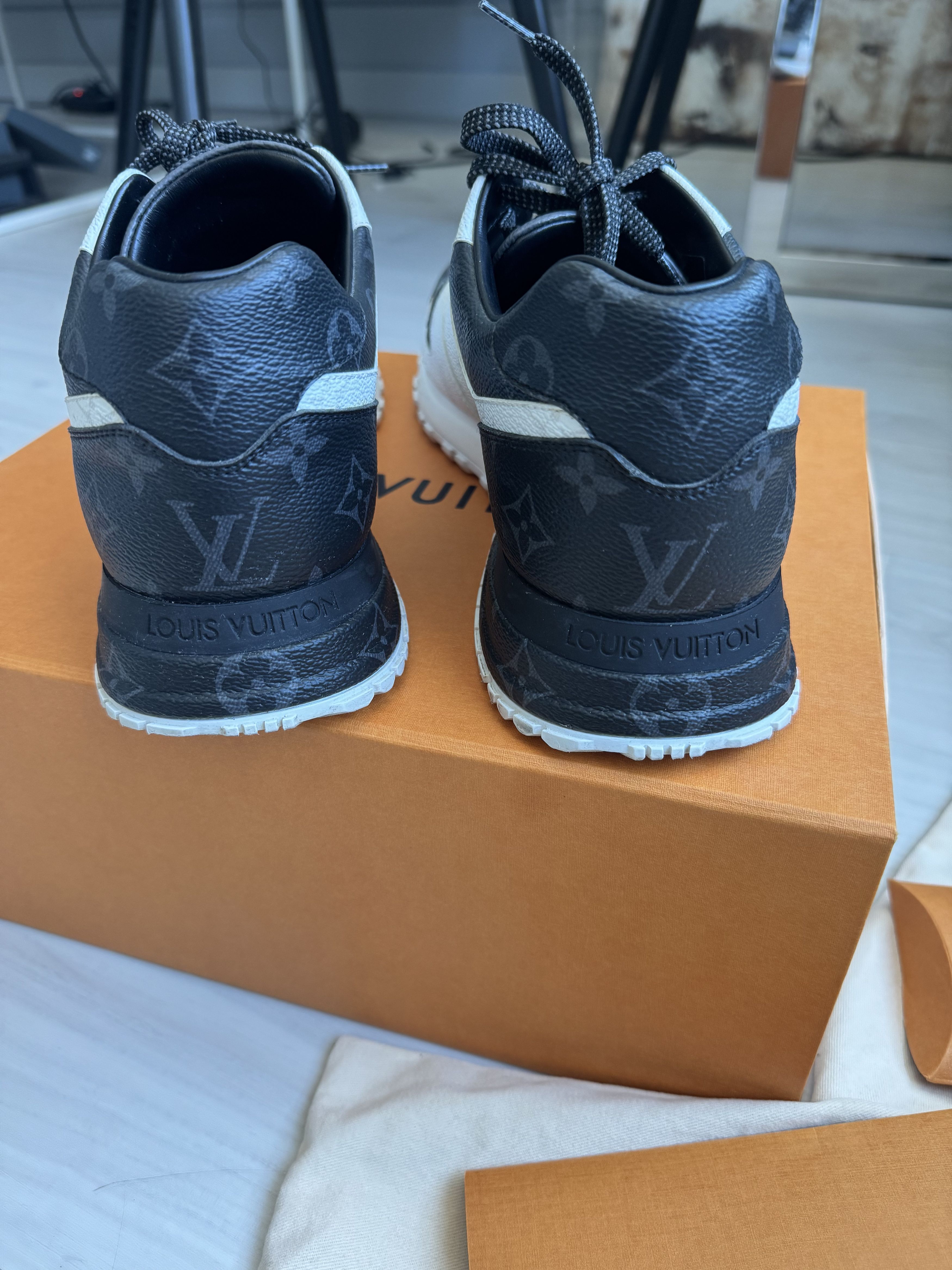Louis Vuitton Louis Vuitton Run Away Sneaker Size US 10.5 / EU 43-44 - 3 Thumbnail