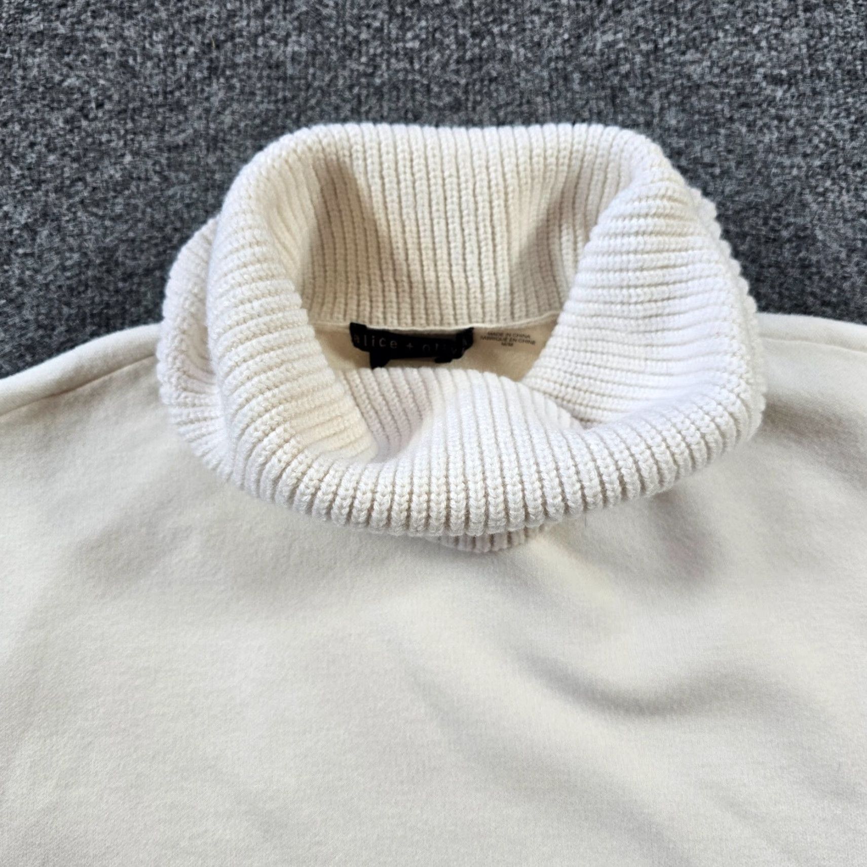 Alice + Olivia Alice + Olivia Sweater Womens Size M White Turtleneck Cropped Capsule Classic Pullover Knitted Knit Long Sleeve Balloon Sleeve Casual Womens Size M / US 6-8 / IT 42-44 - 2 Thumbnail