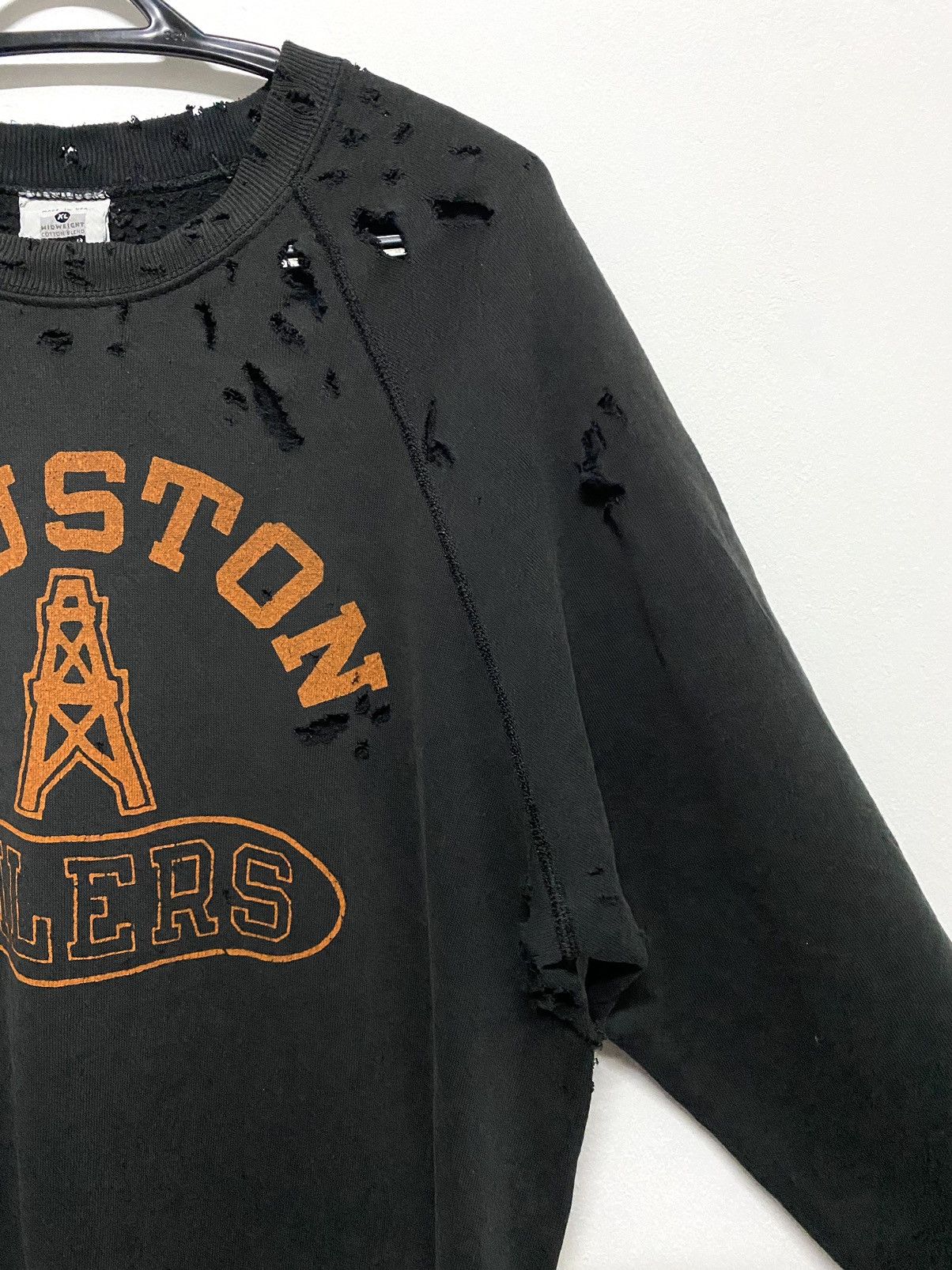 4GSELLER Rare Vintage Thrased houston oilers distressed Sweatshirt Size US M / EU 48-50 / 2 - 5 Thumbnail