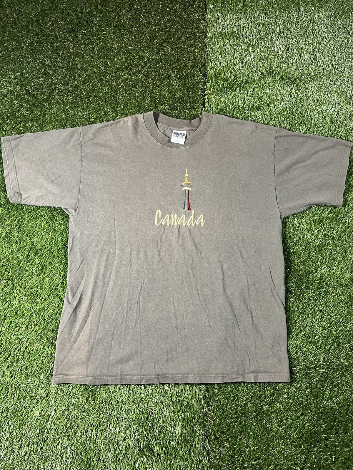 Vacation × Vintage Vintage Y2K Ontario Canada CN Tower Embroidered Olive Tee Size US XL / EU 56 / 4 - 1 Thumbnail