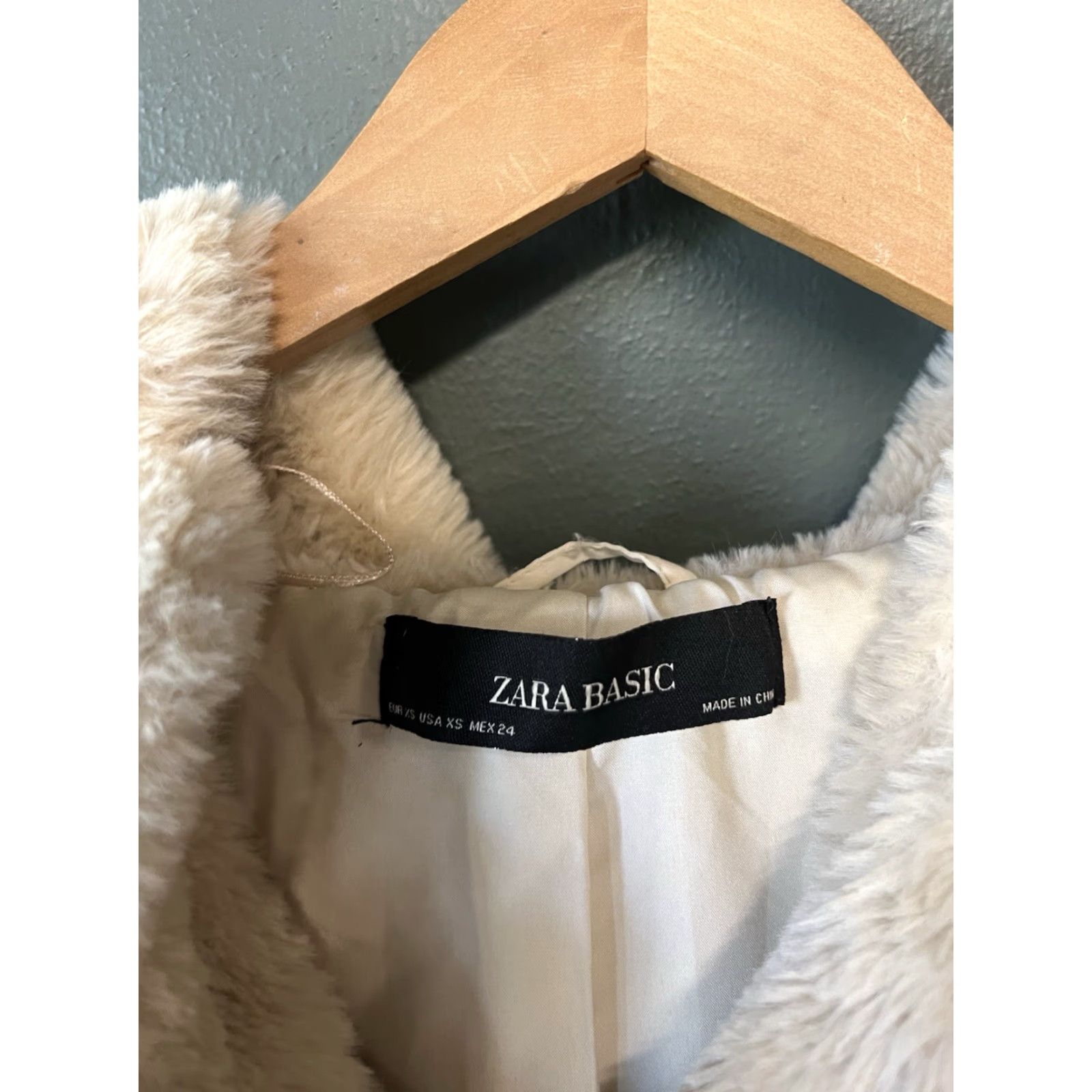 Zara Zara Basic Womens Beige Hooded Sherpa Button Up Sweater XS Size XS / US 0-2 / IT 36-38 - 3 Thumbnail