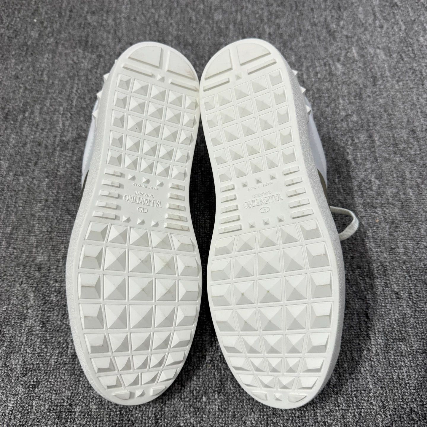 Valentino White Low-Top Sneakers with Gold Accent Size 7. Size US 7 / EU 40 - 4 Thumbnail