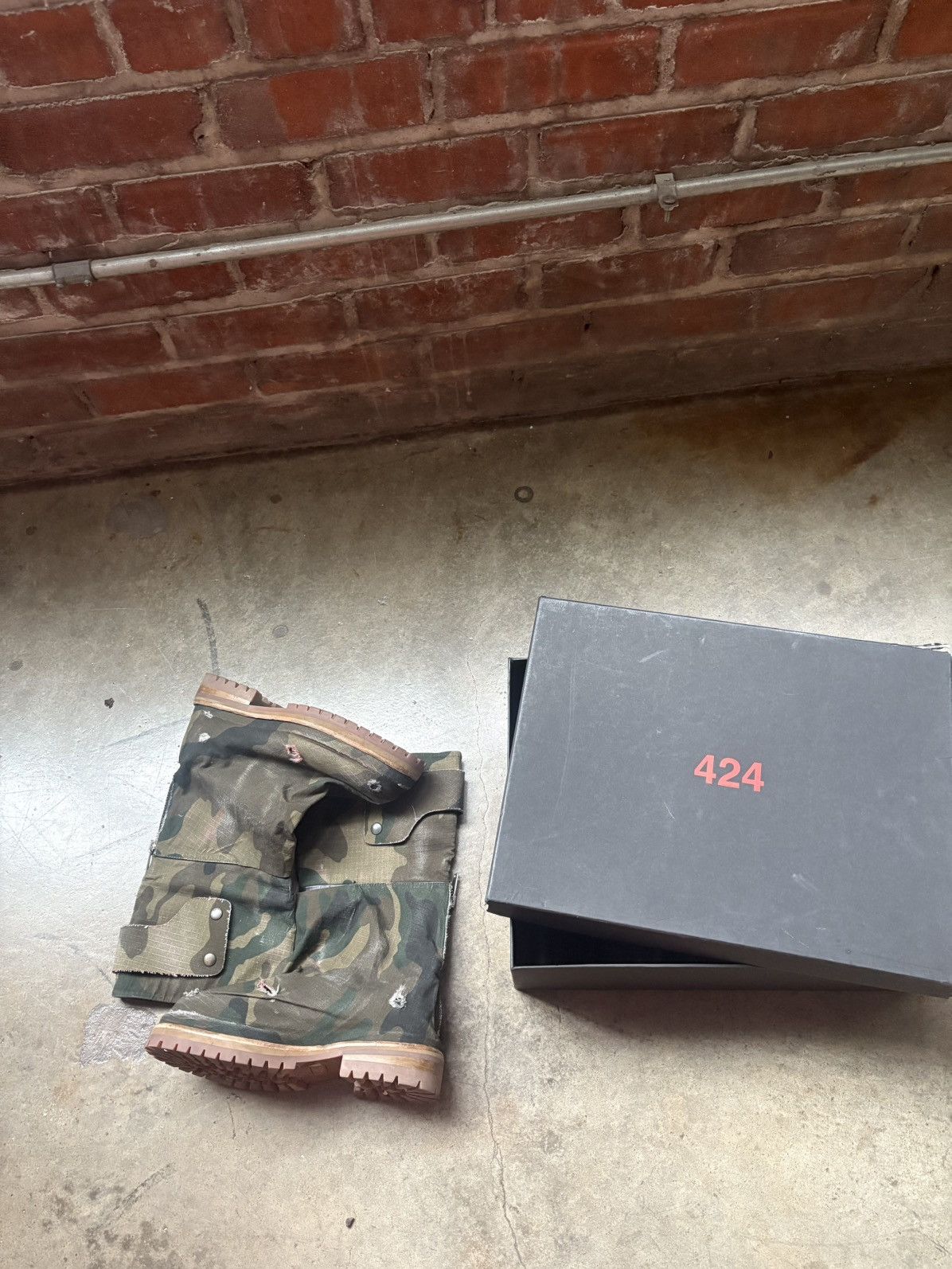 424 424 x Interlock Shorts Dragon Boot Size US 7 / EU 40 - 1 Thumbnail